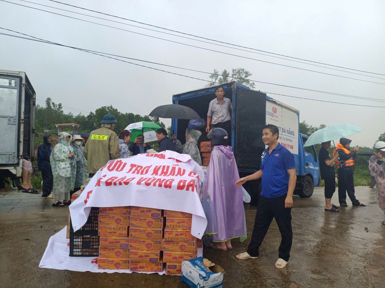 Saigon Co.op tập trung nguồn lực bảo đảm thực phẩm thiết yếu cùng miền Trung ứng phó với bão Kalmaegi- Ảnh 1.