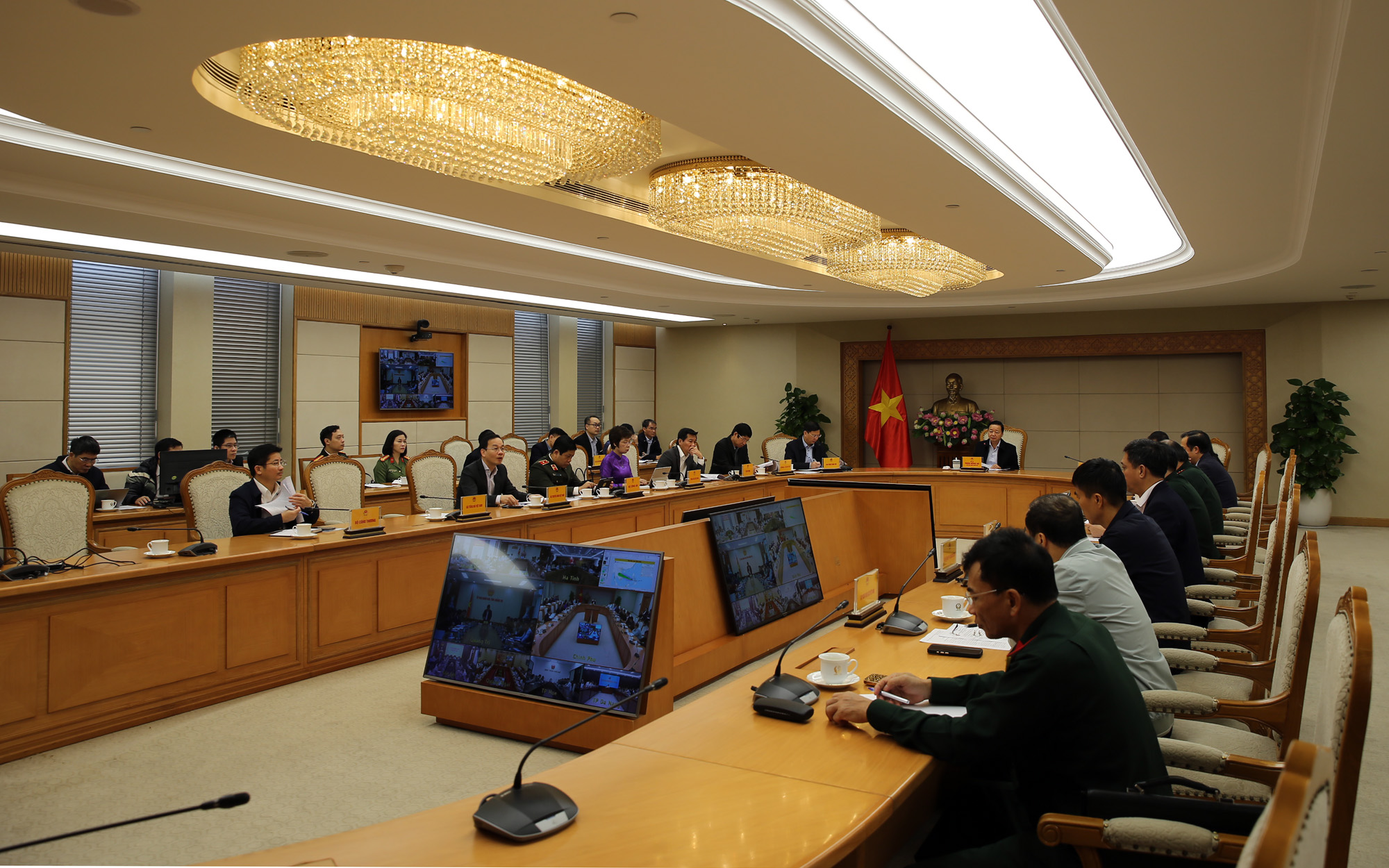 Đặt công tác phòng, chống bão số 13 trong 'tình trạng khẩn cấp hơn, nguy hiểm hơn'- Ảnh 6. Đặt công tác phòng, chống bão số 13 trong 'tình trạng khẩn cấp hơn, nguy hiểm hơn'- Ảnh 6.