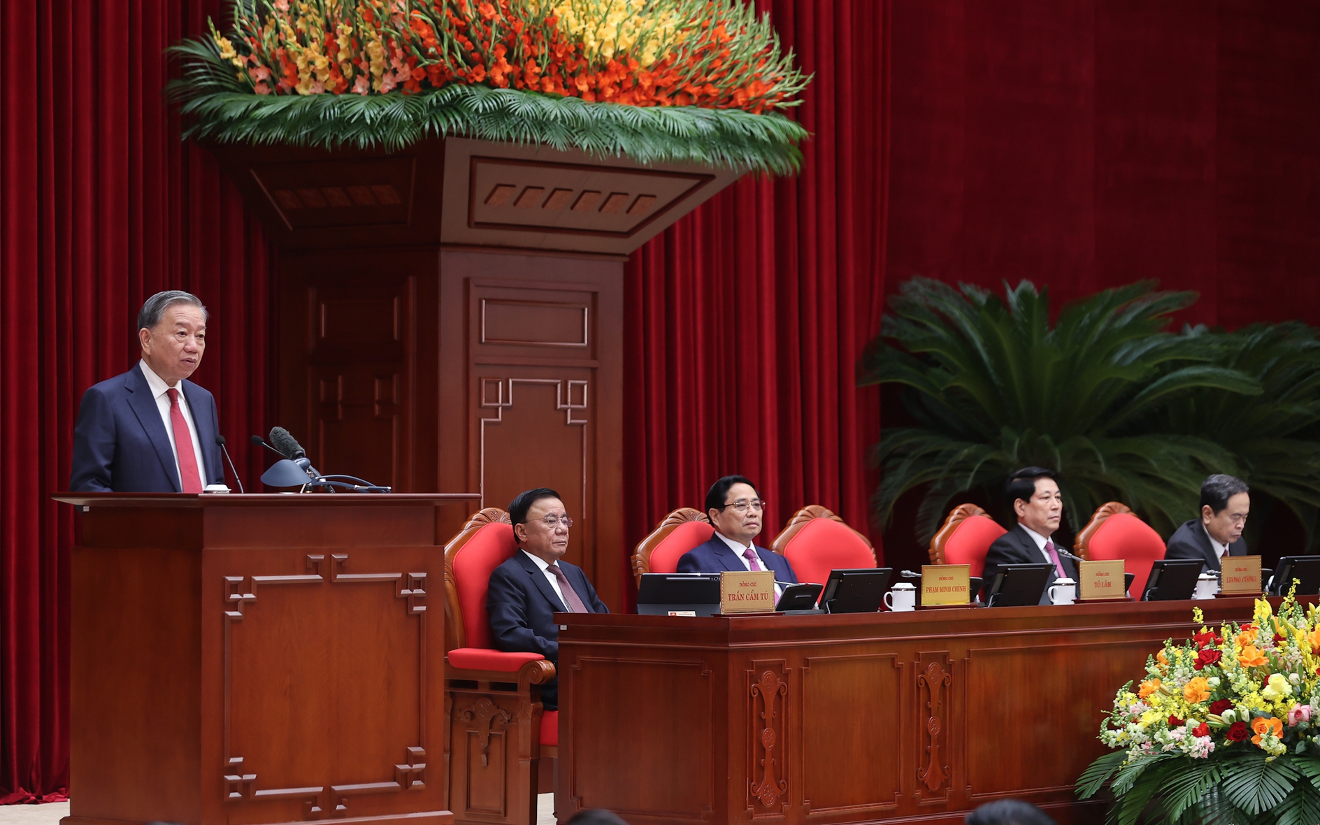 Lựa chọn nhân sự giới thiệu tham gia Bộ Chính trị, Ban Bí thư khóa XIV