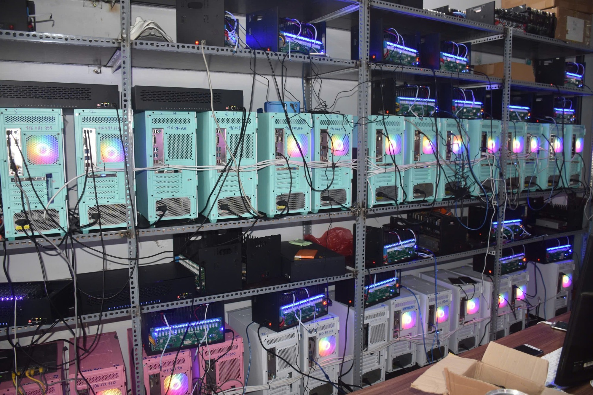 Đà Nẵng: Xóa đường dây cho thuê tài khoản mạng xã hội để lừa đảo, đánh bạc- Ảnh 2. Đà Nẵng: Xóa đường dây cho thuê tài khoản mạng xã hội để lừa đảo, đánh bạc- Ảnh 2.