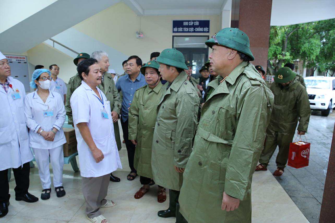 Phó Thủ tướng Trần Hồng Hà kiểm tra, rà soát công tác ứng phó ngay trước khi bão số 13 đổ bộ- Ảnh 6. Phó Thủ tướng Trần Hồng Hà kiểm tra, rà soát công tác ứng phó ngay trước khi bão số 13 đổ bộ- Ảnh 6.