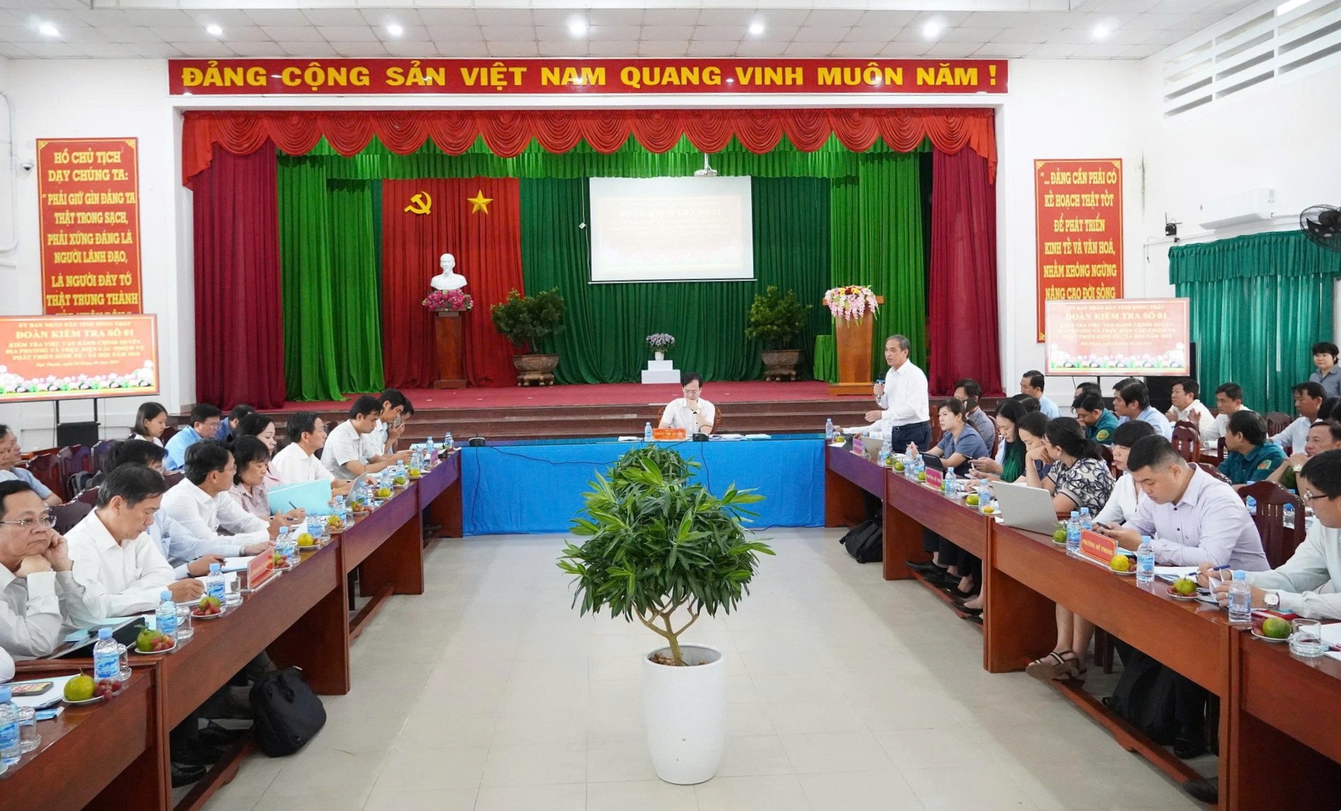 Chủ tịch tỉnh Đồng Tháp yêu cầu phát huy vai trò 'đầu tàu' của 5 phường trung tâm- Ảnh 1.