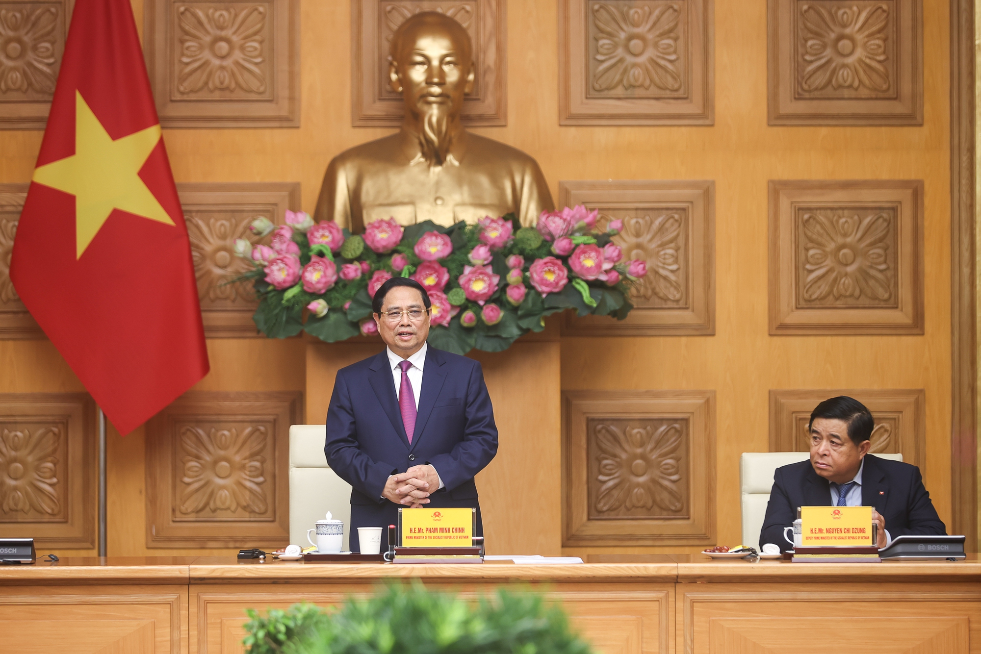 Thủ tướng: Việt Nam phấn đấu có nhà máy chip bán dẫn đầu tiên trong năm 2026- Ảnh 3. Thủ tướng: Việt Nam phấn đấu có nhà máy chip bán dẫn đầu tiên trong năm 2026- Ảnh 3.
