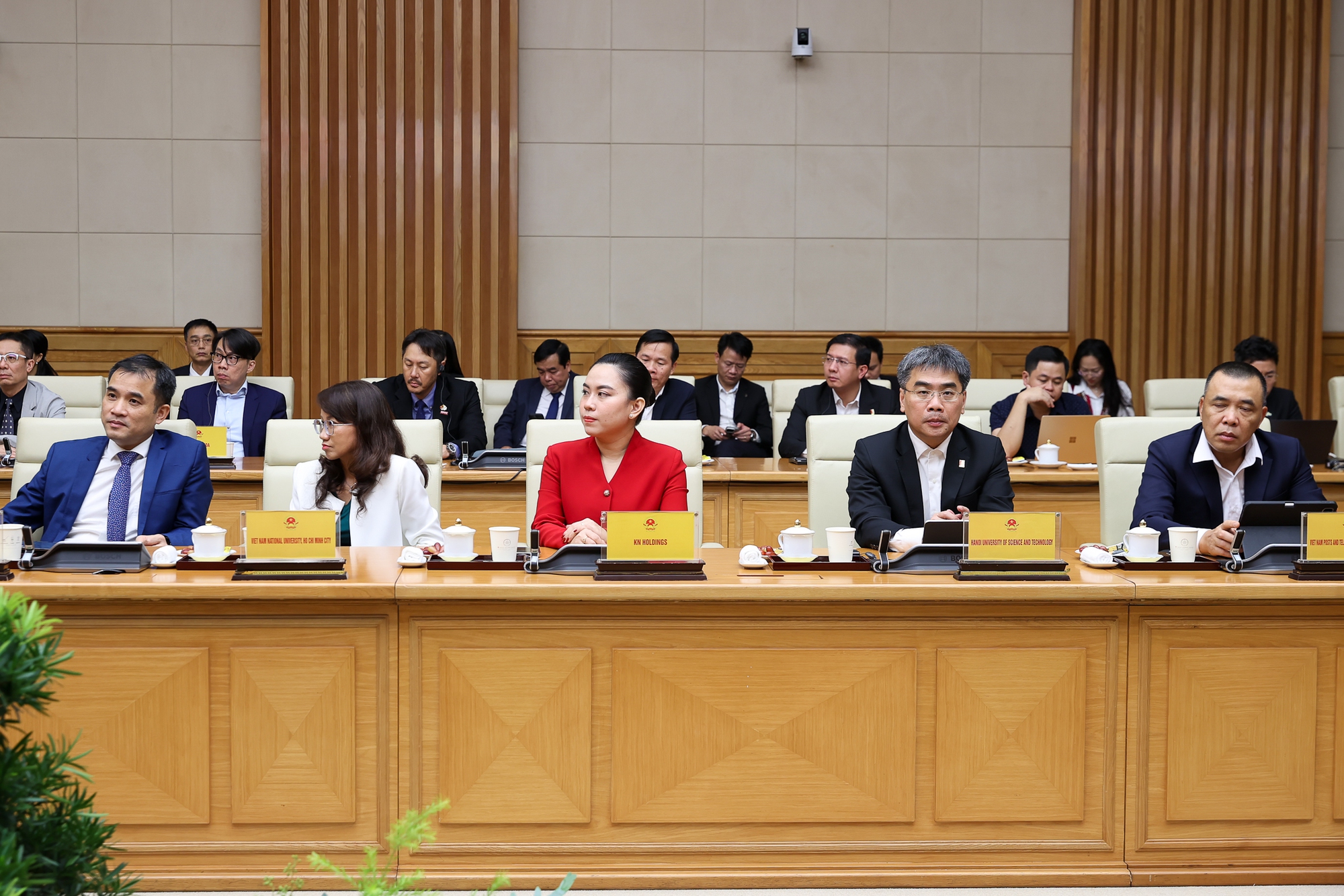 Thủ tướng: Việt Nam phấn đấu có nhà máy chip bán dẫn đầu tiên trong năm 2026- Ảnh 11. Thủ tướng: Việt Nam phấn đấu có nhà máy chip bán dẫn đầu tiên trong năm 2026- Ảnh 11.