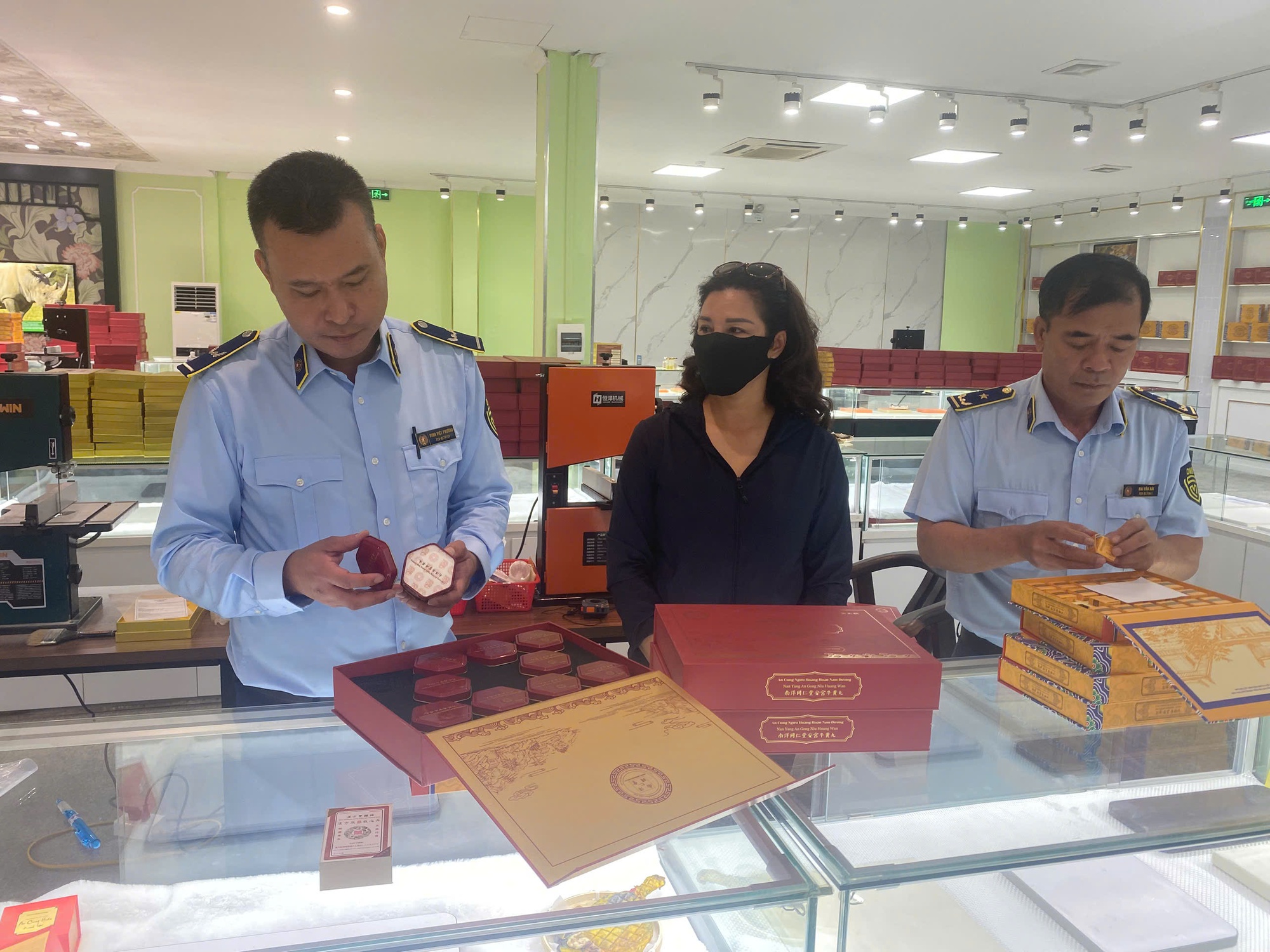 Quảng Ninh: Phát hiện hàng nghìn viên An cung ngưu hoàng Nam Dương không rõ nguồn gốc xuất xứ- Ảnh 1. Quảng Ninh: Phát hiện hàng nghìn viên An cung ngưu hoàng Nam Dương không rõ nguồn gốc xuất xứ- Ảnh 1.