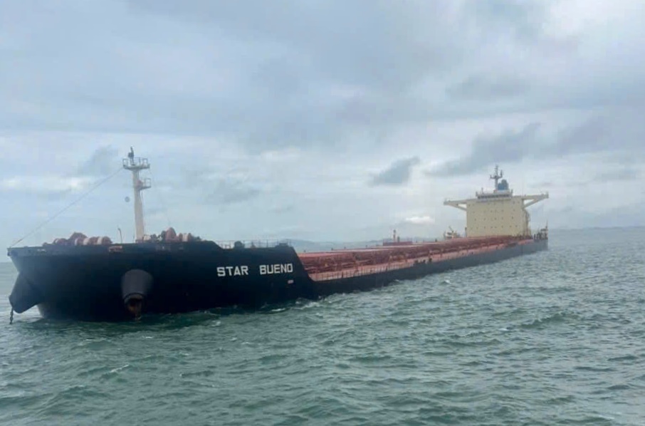 Lập Sở chỉ huy xử lý sự cố tàu chở quặng sắt mắc cạn tại vùng biển Dung Quất- Ảnh 3. Lập Sở chỉ huy xử lý sự cố tàu chở quặng sắt mắc cạn tại vùng biển Dung Quất- Ảnh 3.