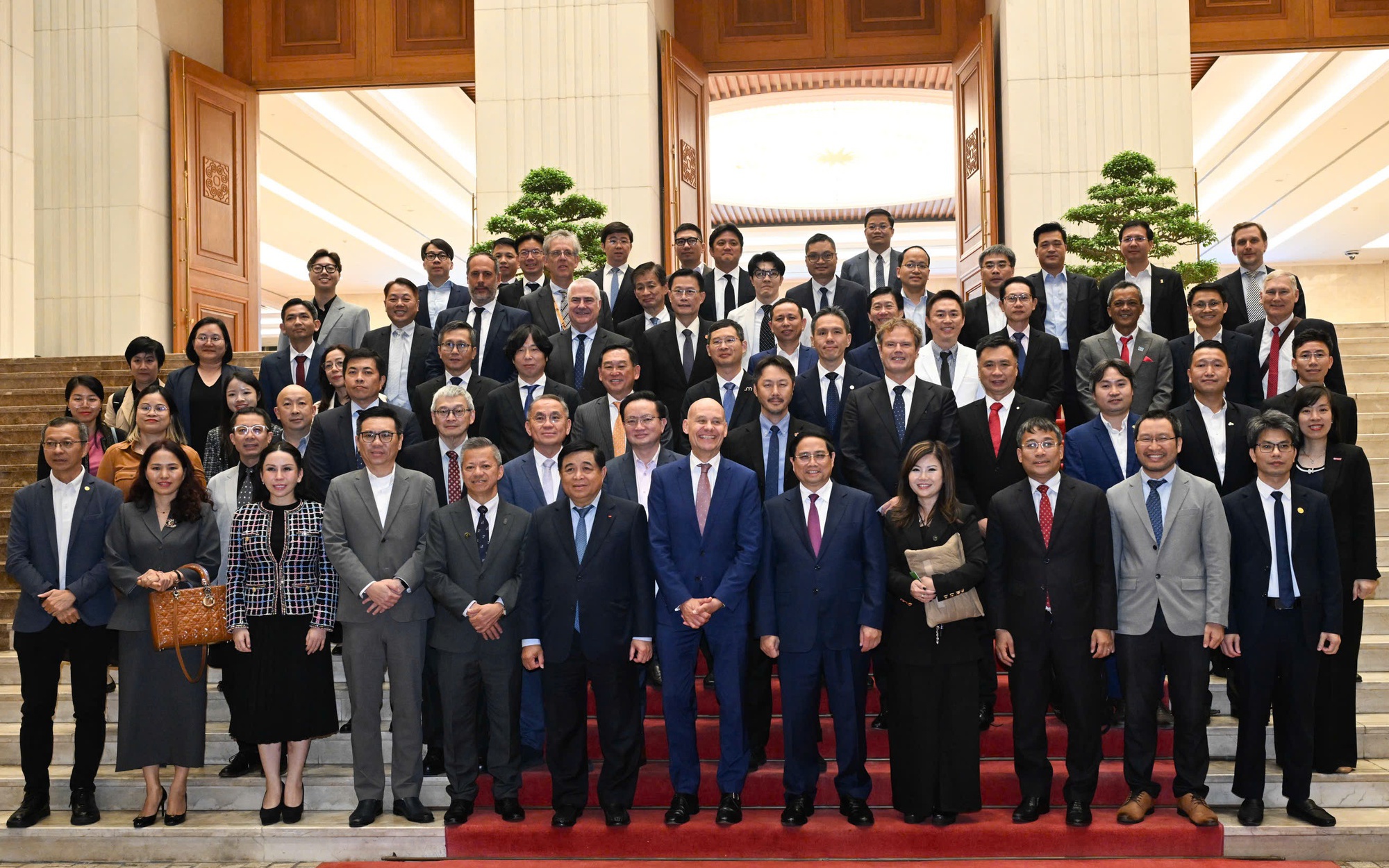 Thủ tướng: Việt Nam phấn đấu có nhà máy chip bán dẫn đầu tiên trong năm 2026