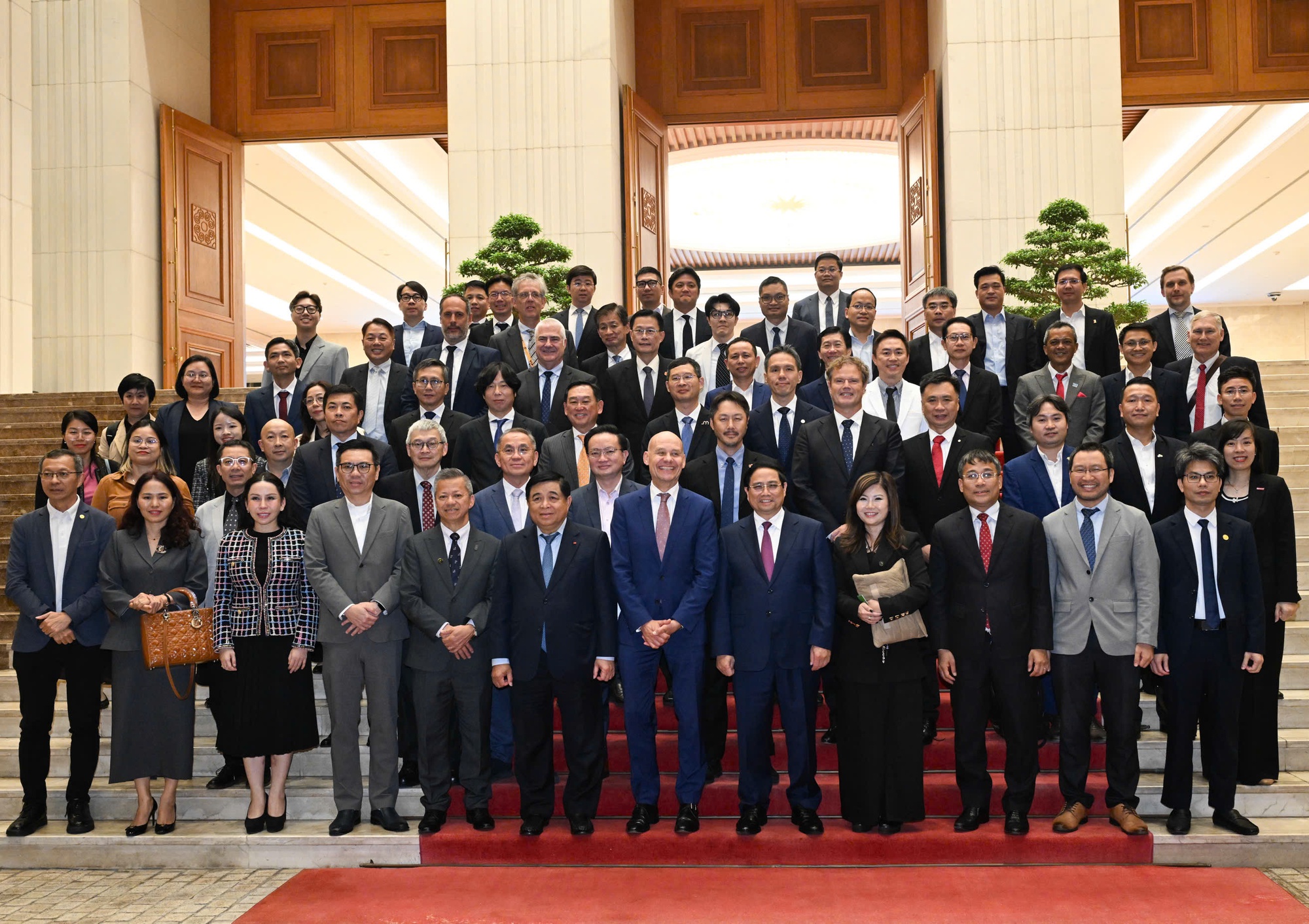 Thủ tướng: Việt Nam phấn đấu có nhà máy chip bán dẫn đầu tiên trong năm 2026- Ảnh 13. Thủ tướng: Việt Nam phấn đấu có nhà máy chip bán dẫn đầu tiên trong năm 2026- Ảnh 13.