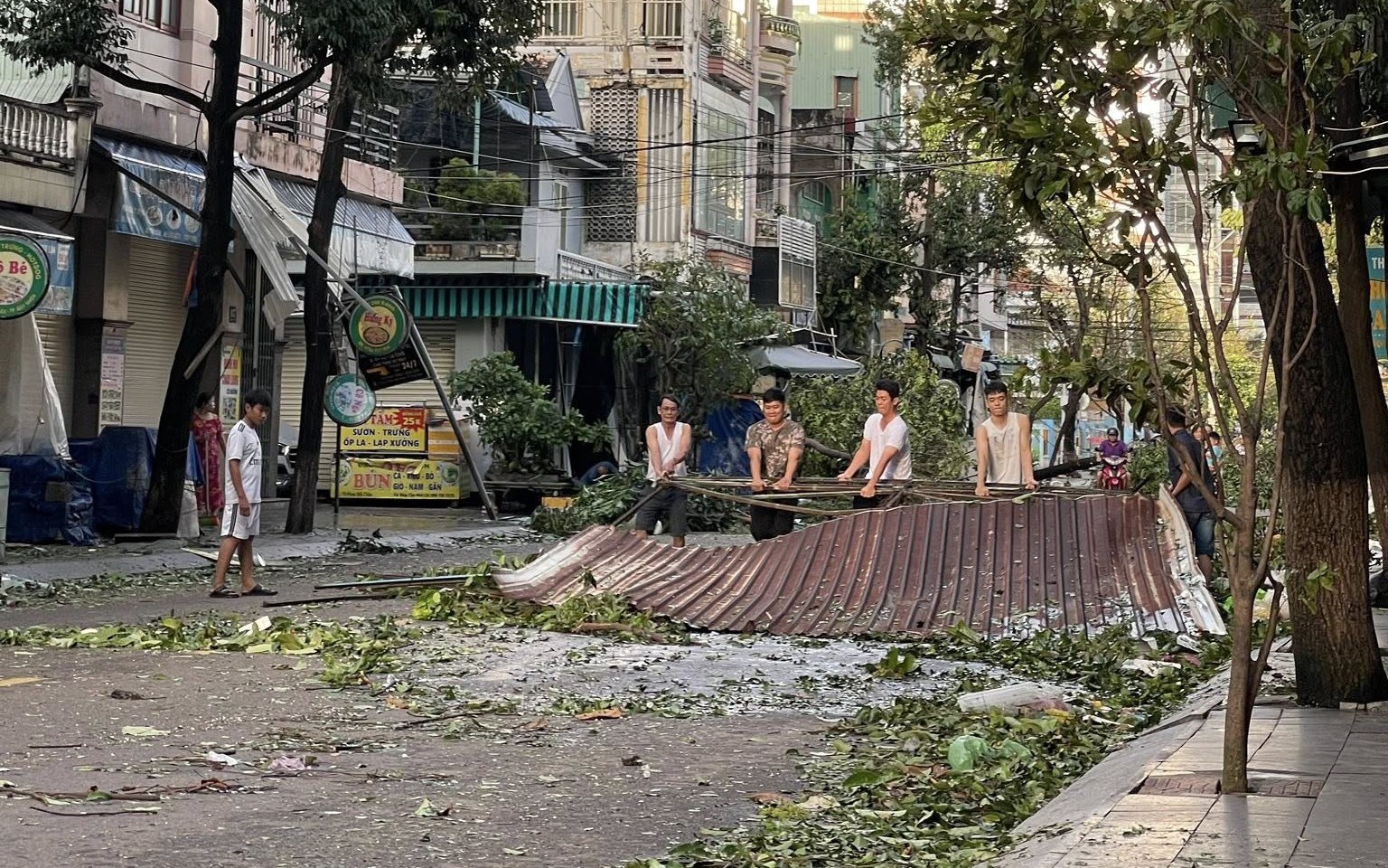 Khẩn trương khắc phục hậu quả bão số 13, nhanh chóng ổn định đời sống Nhân dân sau thiên tai