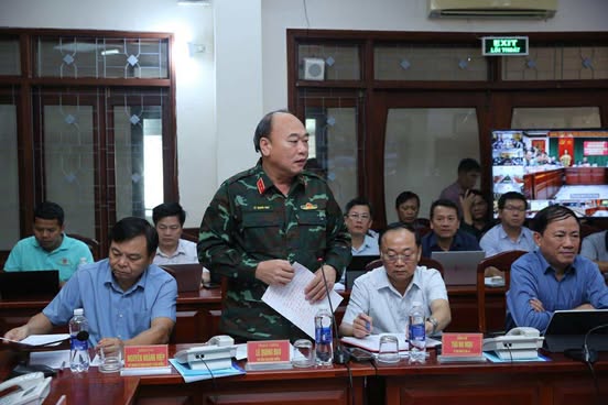 Khắc phục hậu quả bão số 13: Khẩn trương triển khai theo phương châm "bốn tại chỗ" rõ người, rõ việc, rõ địa bàn- Ảnh 2. Khắc phục hậu quả bão số 13: Khẩn trương triển khai theo phương châm "bốn tại chỗ" rõ người, rõ việc, rõ địa bàn- Ảnh 2.