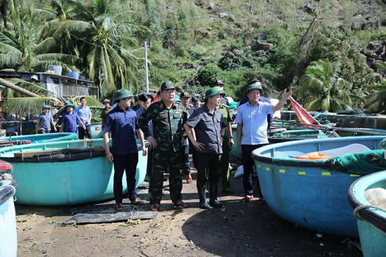 Khắc phục hậu quả bão số 13: Khẩn trương triển khai theo phương châm Khắc phục hậu quả bão số 13: Khẩn trương triển khai theo phương châm