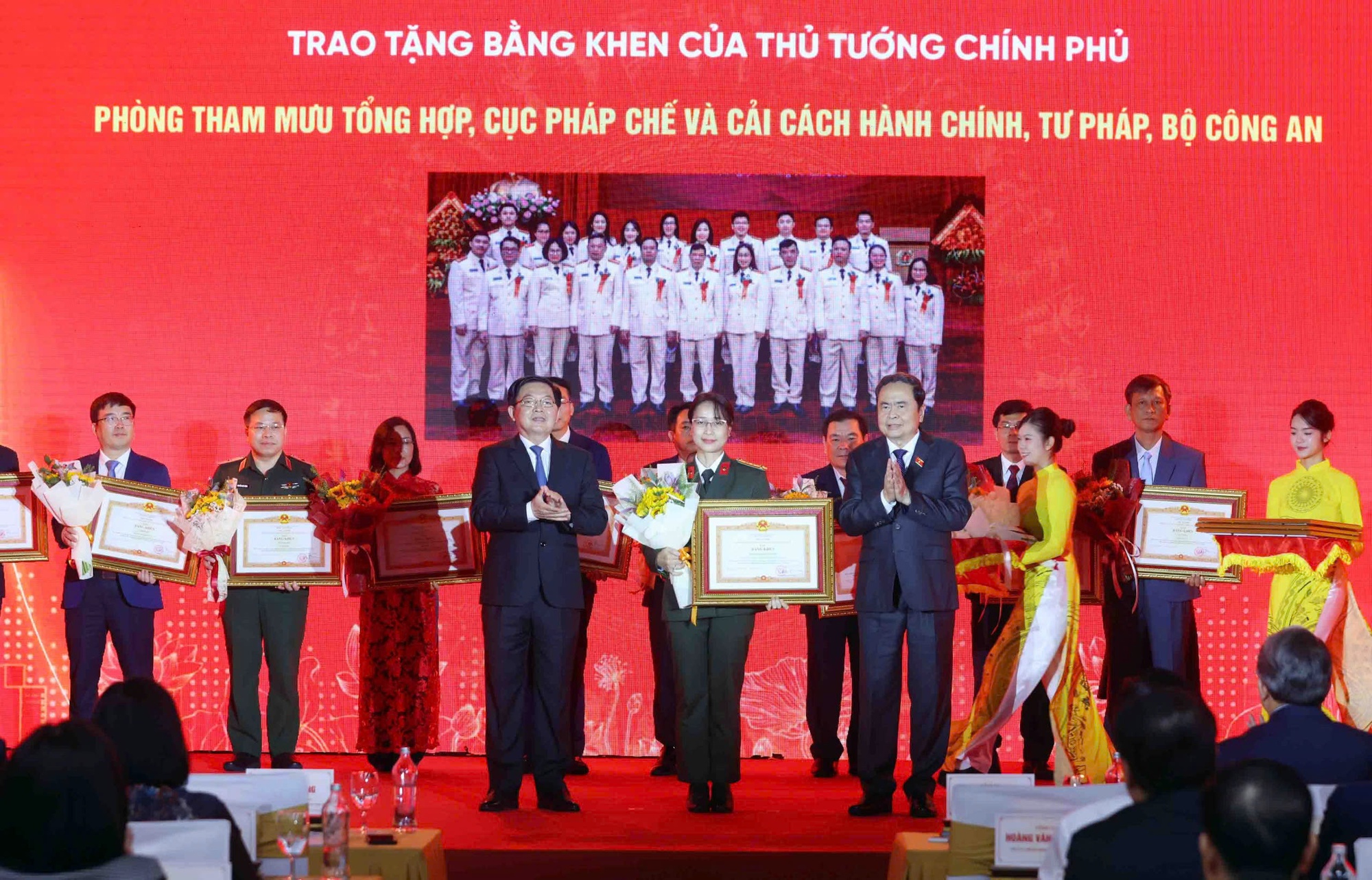 Chủ tịch Quốc hội Trần Thanh Mẫn: Biến thể chế pháp luật thành lợi thế cạnh tranh, 'đột phá của đột phá'- Ảnh 5. Chủ tịch Quốc hội Trần Thanh Mẫn: Biến thể chế pháp luật thành lợi thế cạnh tranh, 'đột phá của đột phá'- Ảnh 5.