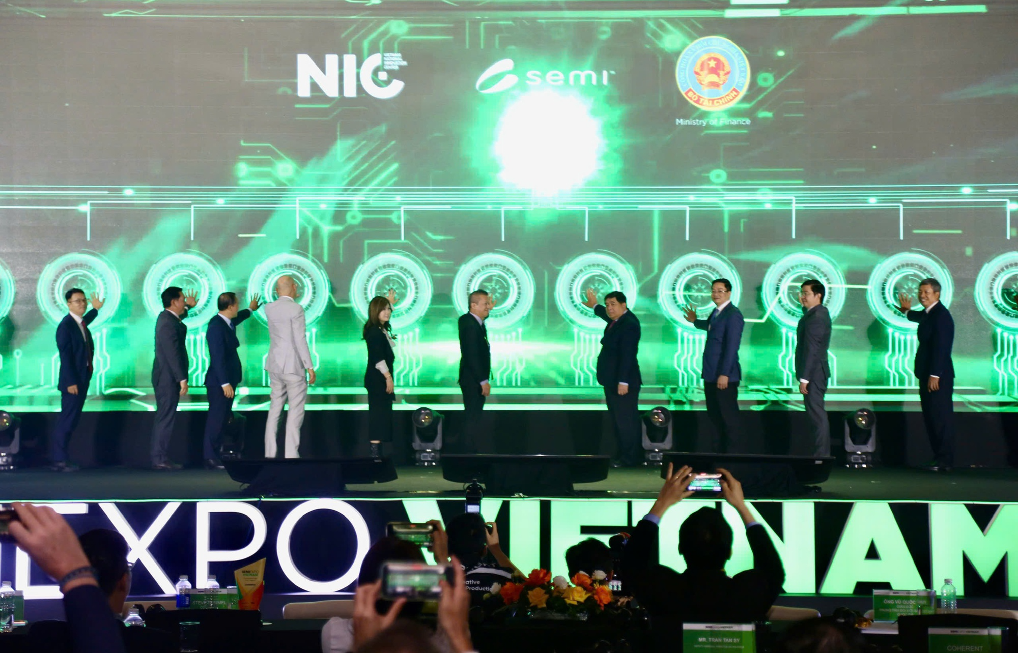 SEMIExpo Việt Nam 2025: Biểu tượng cho tinh thần hợp tác, sáng tạo và khát vọng vươn lên của Việt Nam- Ảnh 1. SEMIExpo Việt Nam 2025: Biểu tượng cho tinh thần hợp tác, sáng tạo và khát vọng vươn lên của Việt Nam- Ảnh 1.