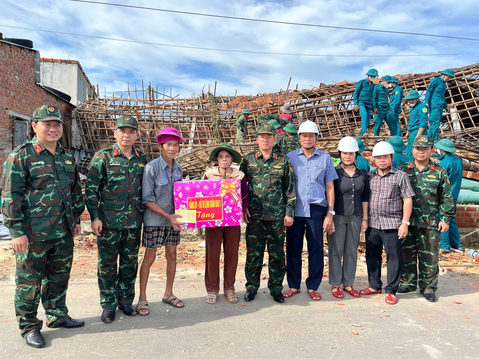 Gia Lai: Ước tính ban đầu thiệt hại hơn 5.000 tỷ đồng do bão số 13- Ảnh 2. Gia Lai: Ước tính ban đầu thiệt hại hơn 5.000 tỷ đồng do bão số 13- Ảnh 2.