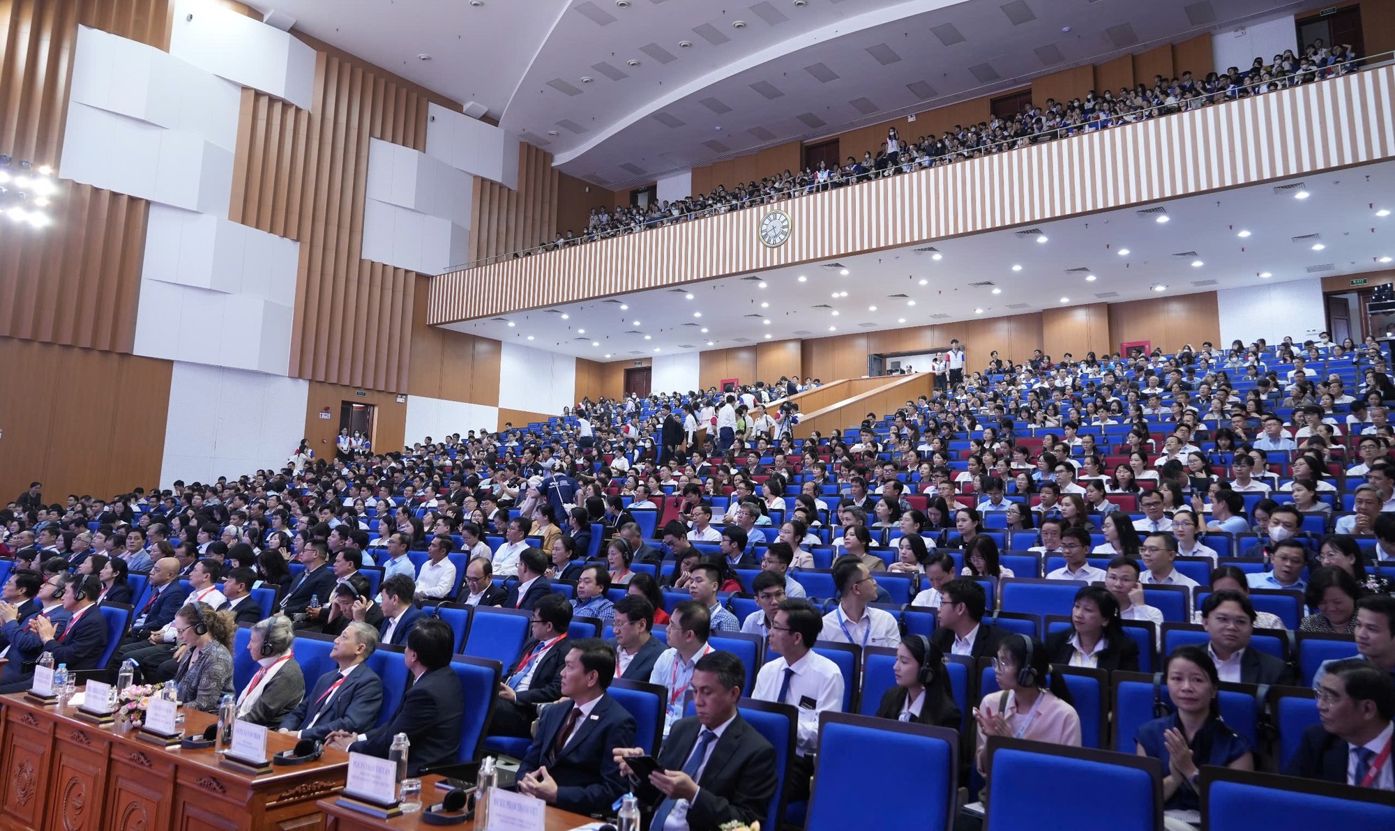 Giáo dục y học trong kỷ nguyên số: Có AI hỗ trợ, bác sĩ vẫn là trung tâm- Ảnh 1. Giáo dục y học trong kỷ nguyên số: Có AI hỗ trợ, bác sĩ vẫn là trung tâm- Ảnh 1.