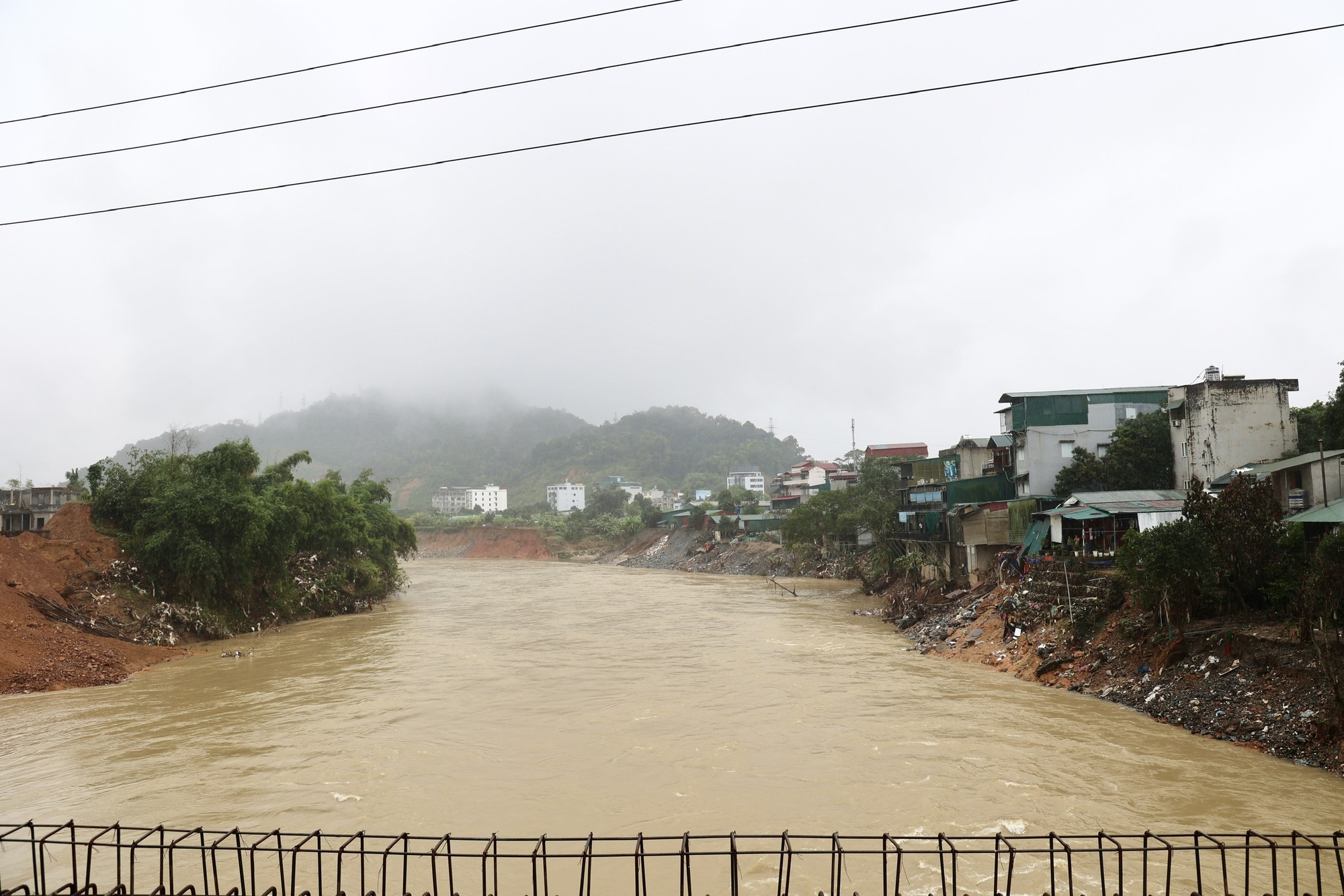 Phó Thủ tướng Nguyễn Chí Dũng kiểm tra thực tế tuyến cao tốc Tuyên Quang - Hà Giang- Ảnh 5. Phó Thủ tướng Nguyễn Chí Dũng kiểm tra thực tế tuyến cao tốc Tuyên Quang - Hà Giang- Ảnh 5.
