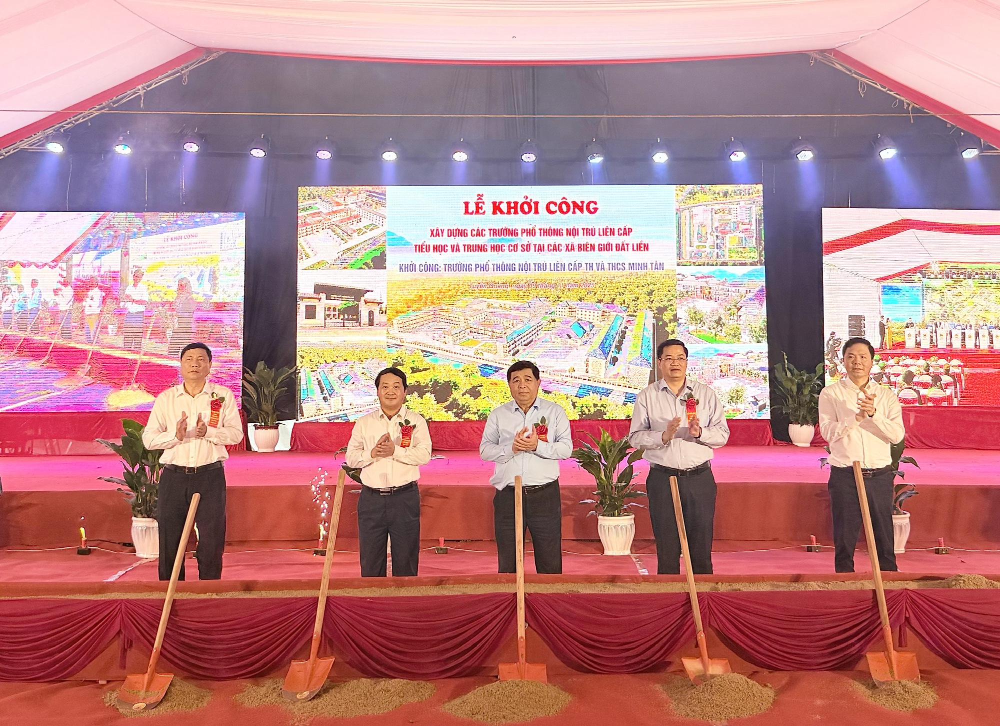 Phó Thủ tướng Nguyễn Chí Dũng dự Lễ Khởi công xây trường học tại xã biên giới tỉnh Tuyên Quang- Ảnh 4.