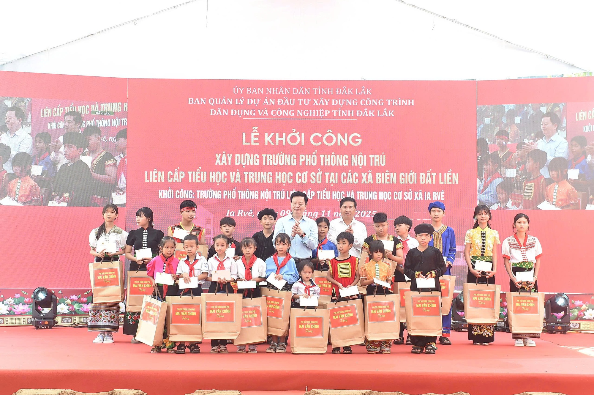 Phó Thủ tướng Mai Văn Chính dự lễ khởi công xây dựng Trường Phổ thông nội trú liên cấp TH-THCS xã Ia Rvê, Đắk Lắk- Ảnh 3.