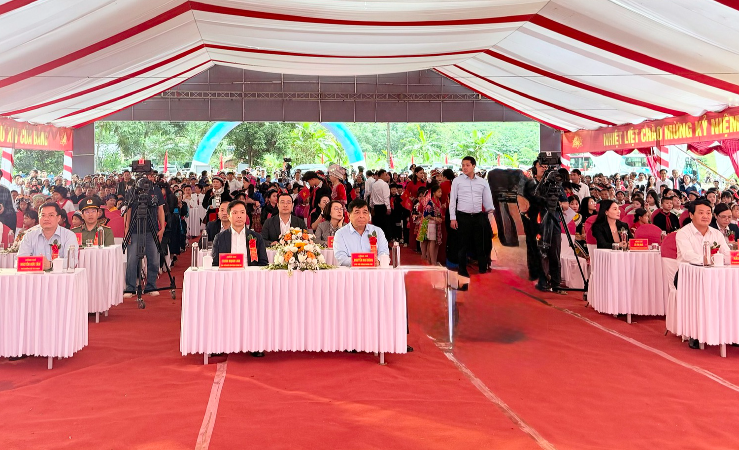 Phó Thủ tướng Nguyễn Chí Dũng dự Lễ Khởi công xây trường học tại xã biên giới tỉnh Tuyên Quang- Ảnh 1.