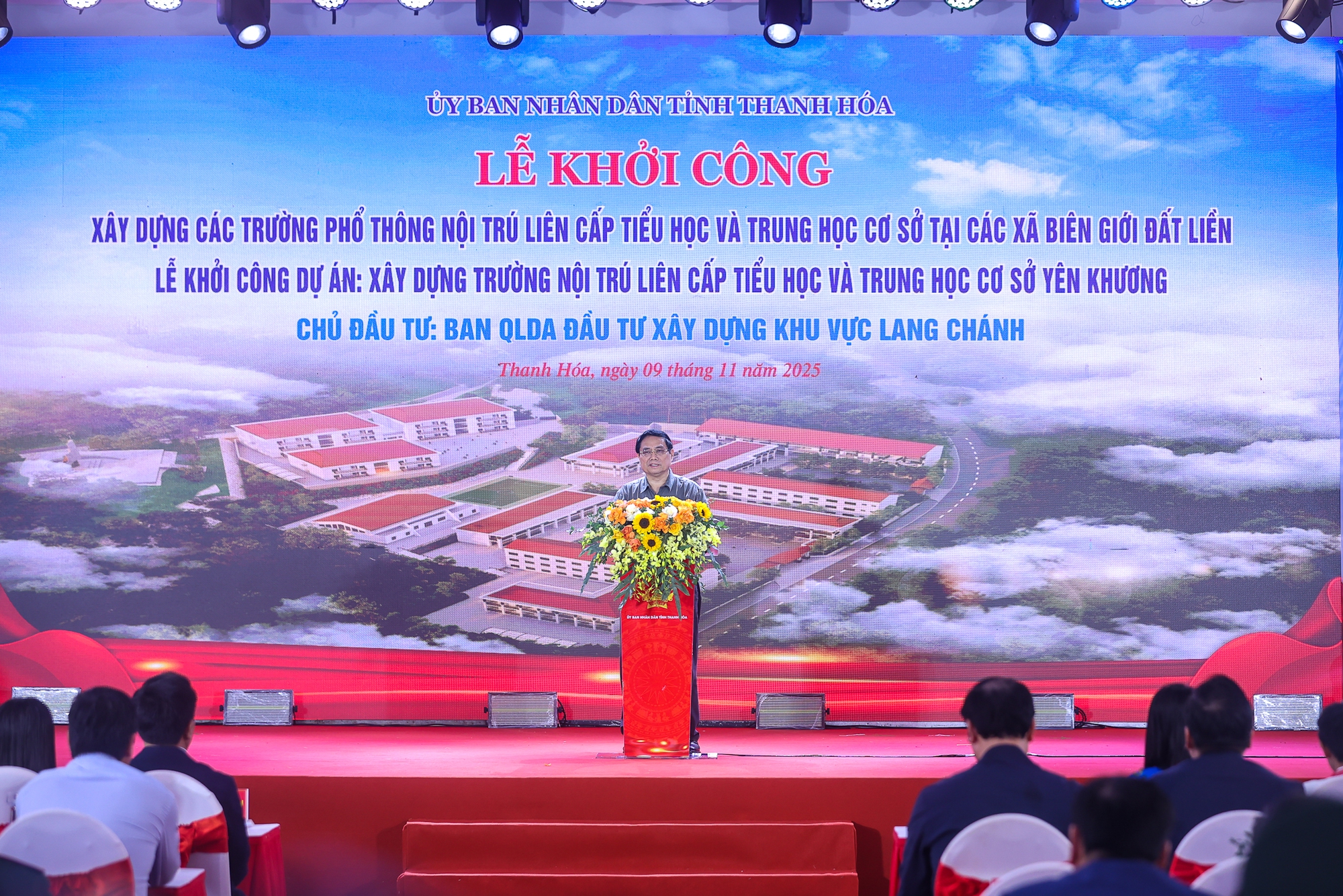 Thủ tướng: Từng ngôi trường mới nơi biên giới sẽ là nơi gieo con chữ, ươm mầm tri thức, thắp sáng ước mơ, hiện thực hóa khát vọng- Ảnh 4. Thủ tướng: Từng ngôi trường mới nơi biên giới sẽ là nơi gieo con chữ, ươm mầm tri thức, thắp sáng ước mơ, hiện thực hóa khát vọng- Ảnh 4.