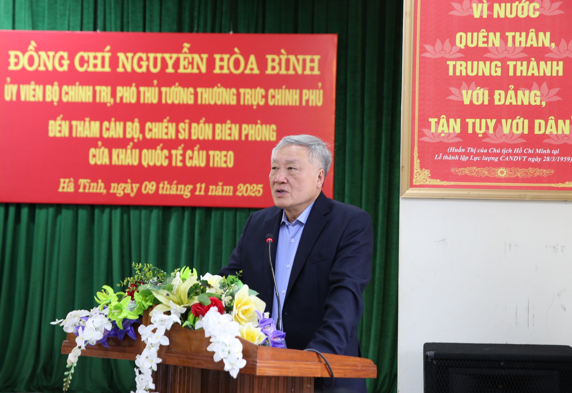 Phó Thủ tướng Thường trực Nguyễn Hòa Bình thăm Đồn biên phòng Cửa khẩu quốc tế Cầu Treo- Ảnh 3.