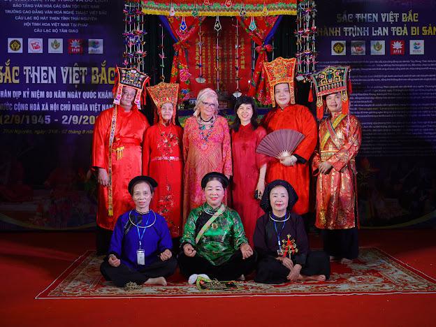 photo-1762652772524 photo-1762652772524