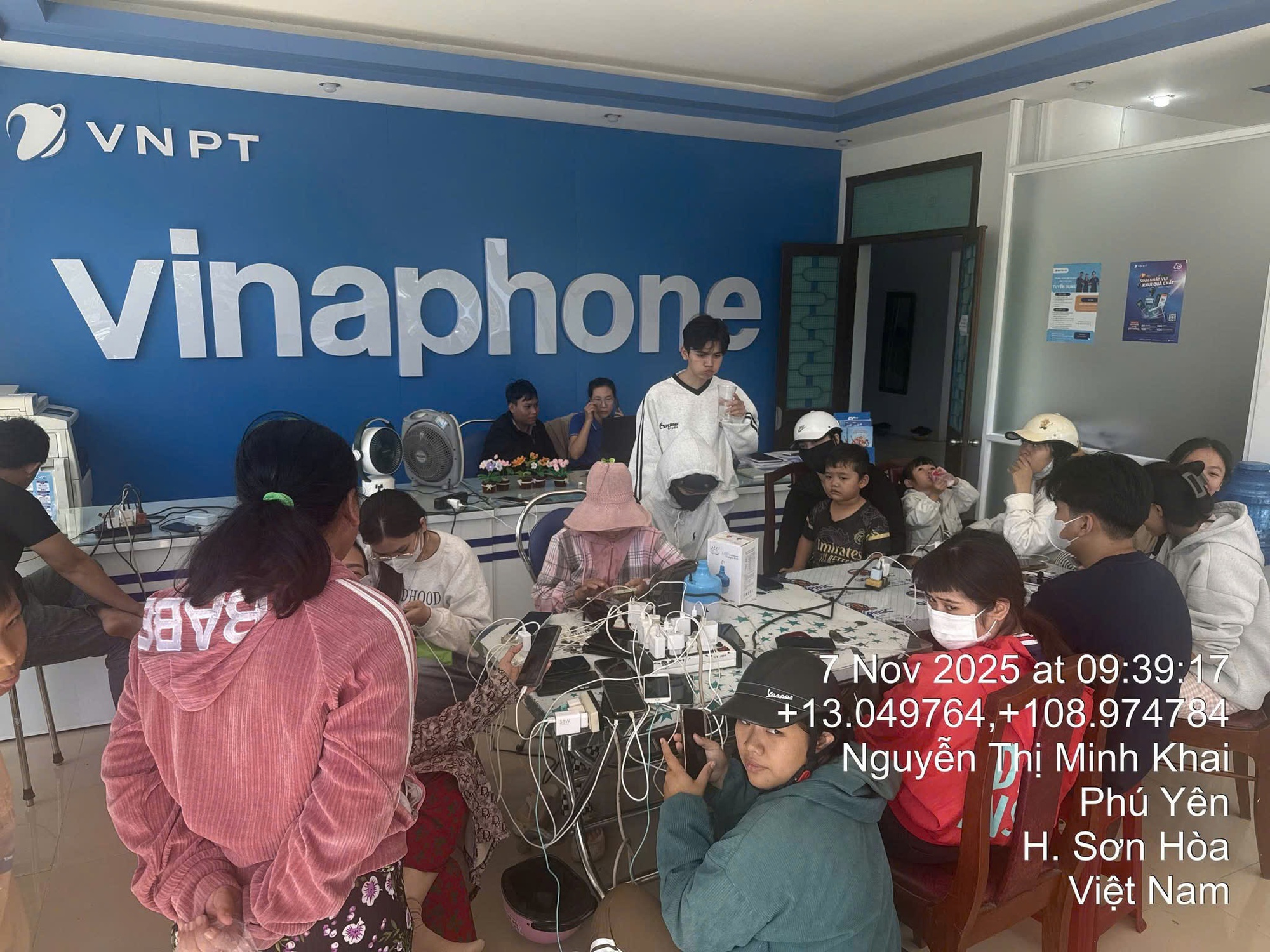 Người VNPT giữ vững mạch kết nối, nối liền yêu thương- Ảnh 3. Người VNPT giữ vững mạch kết nối, nối liền yêu thương- Ảnh 3.