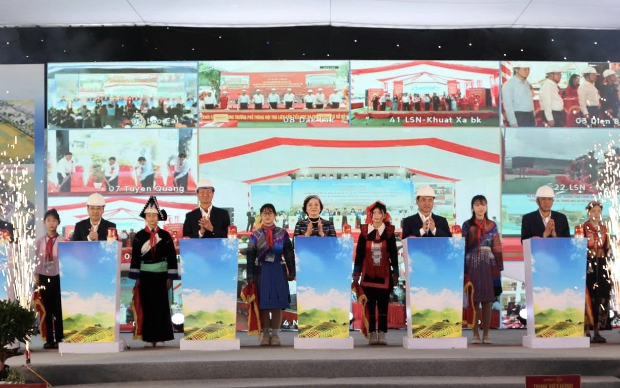 Phó Thủ tướng Phạm Thị Thanh Trà dự lễ khởi công 4 trường nội trú biên giới Lào Cai, tặng quà học sinh khó khăn