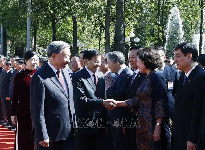 Lễ đón trọng thể Tổng Bí thư Tô Lâm và Phu nhân tại thủ đô Viêng Chăn (Lào)- Ảnh 4. Lễ đón trọng thể Tổng Bí thư Tô Lâm và Phu nhân tại thủ đô Viêng Chăn (Lào)- Ảnh 4.