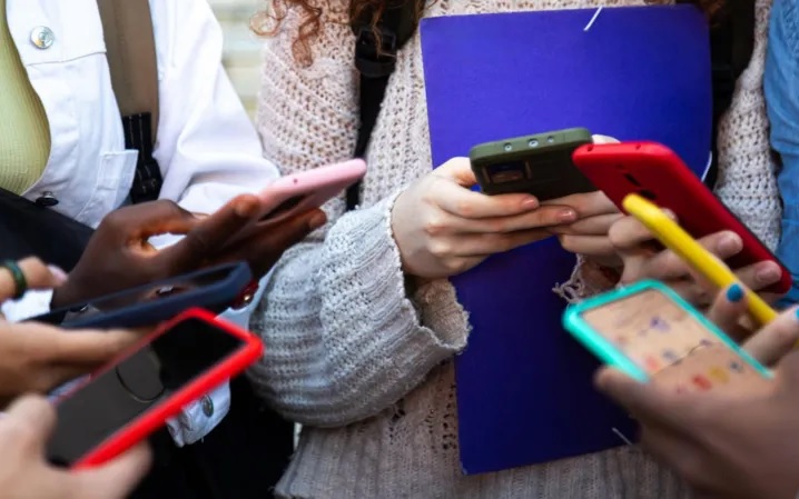 Nước đầu tiên cấm mạng xã hội đối với trẻ em