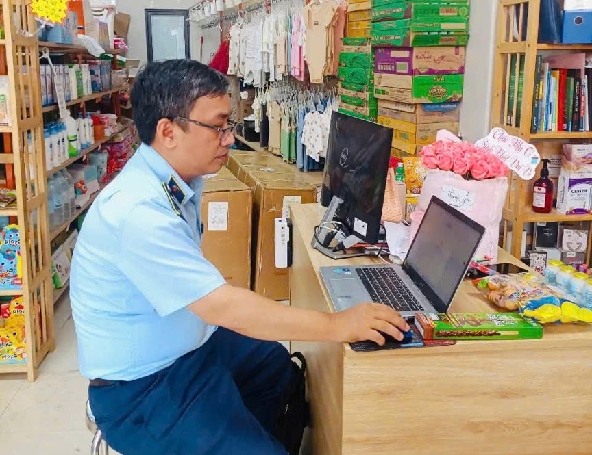 Huế: Mạnh tay xử lý hành vi kinh doanh hàng giả trên các 'shop online'- Ảnh 1. Huế: Mạnh tay xử lý hành vi kinh doanh hàng giả trên các 'shop online'- Ảnh 1.