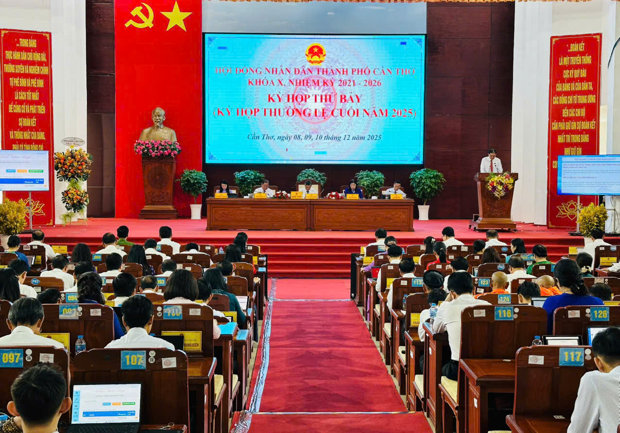 Thông điệp từ Chủ tịch UBND TP. Cần Thơ tại Kỳ họp cuối năm: Quyết liệt hành động để bứt phá- Ảnh 2. Thông điệp từ Chủ tịch UBND TP. Cần Thơ tại Kỳ họp cuối năm: Quyết liệt hành động để bứt phá- Ảnh 2.