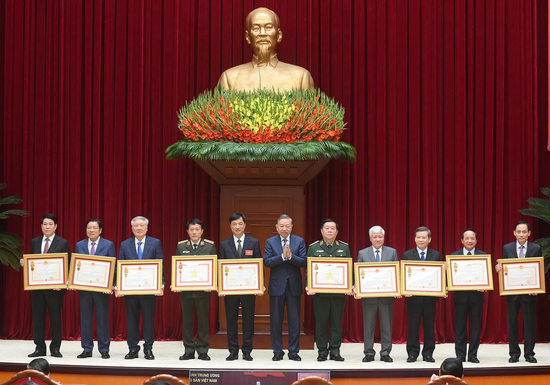 Chống tham nhũng, lãng phí, tiêu cực làm Đảng ta ngày càng mạnh hơn- Ảnh 3.