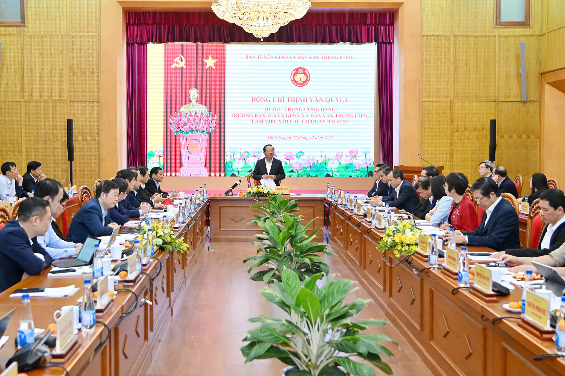 Báo chí phải làm rõ tầm nhìn của Đảng, những thành tựu sau 40 năm đổi mới, khát vọng phát triển của dân tộc- Ảnh 1. Báo chí phải làm rõ tầm nhìn của Đảng, những thành tựu sau 40 năm đổi mới, khát vọng phát triển của dân tộc- Ảnh 1.