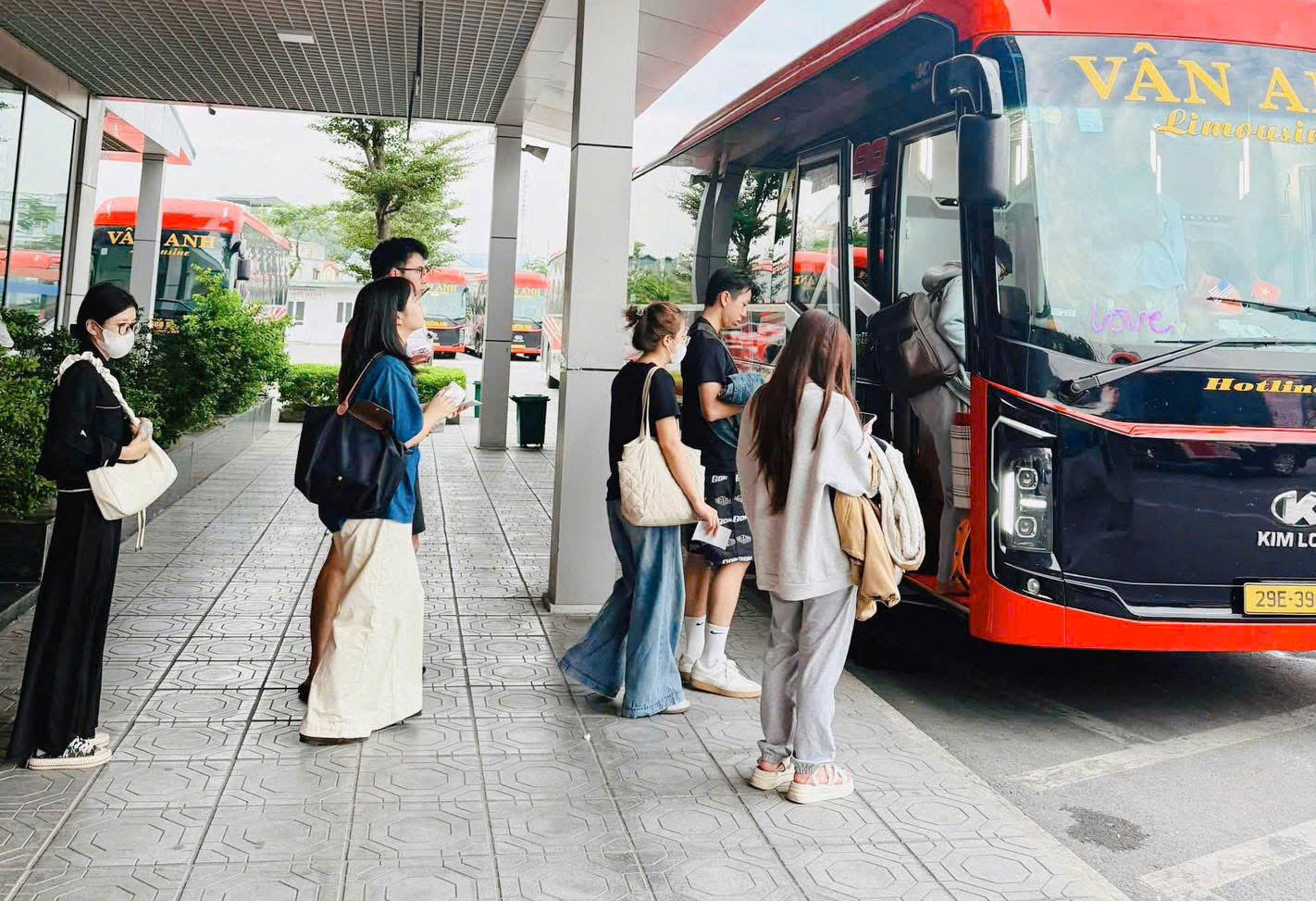 Cao điểm 10 ngày tổng kiểm tra xe kinh doanh vận tải hành khách trên toàn quốc
- Ảnh 1. Cao điểm 10 ngày tổng kiểm tra xe kinh doanh vận tải hành khách trên toàn quốc
- Ảnh 1.