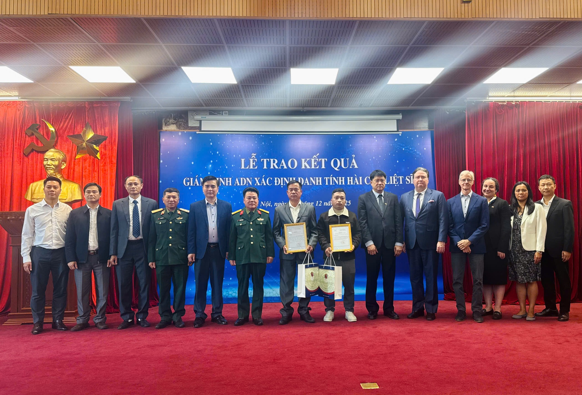 Làm chủ công nghệ, xác định danh tính liệt sĩ từ những mẫu hài cốt khó- Ảnh 2. Làm chủ công nghệ, xác định danh tính liệt sĩ từ những mẫu hài cốt khó- Ảnh 2.