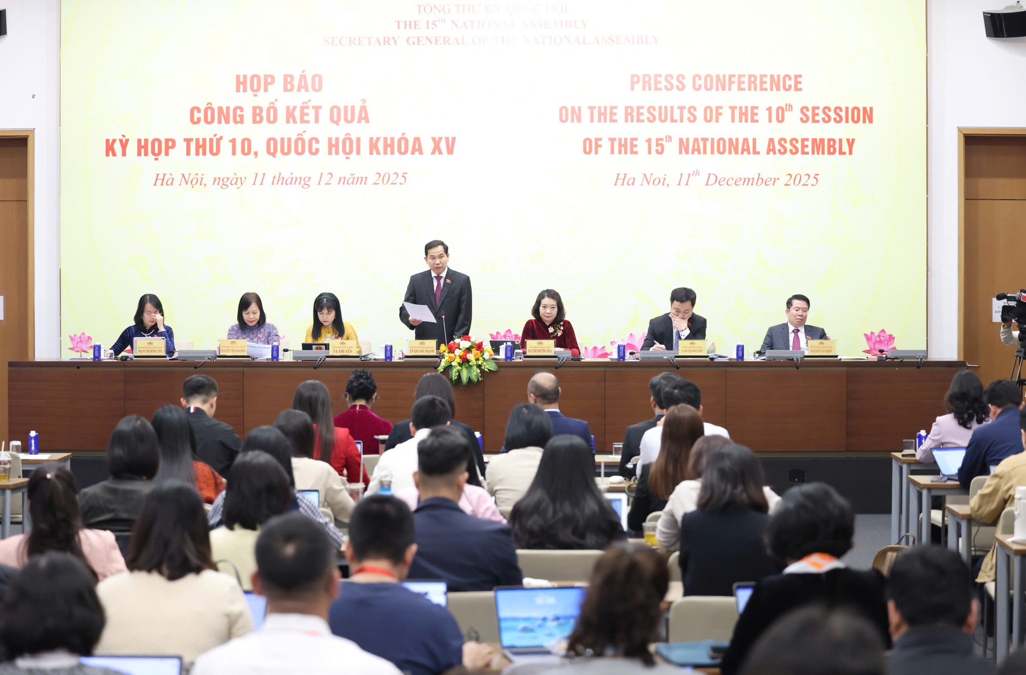 Kỳ họp thứ 10: Quốc hội thông qua 51 luật, hoàn thành khối lượng lập pháp lớn- Ảnh 2. Kỳ họp thứ 10: Quốc hội thông qua 51 luật, hoàn thành khối lượng lập pháp lớn- Ảnh 2.