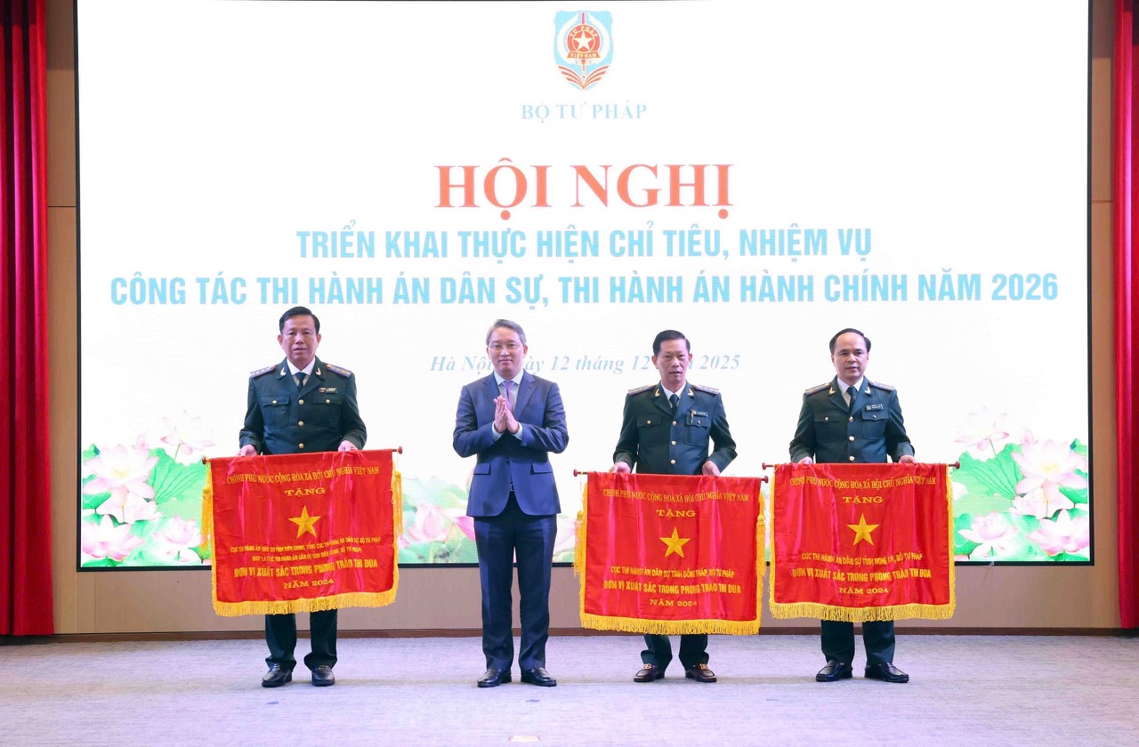 Phó Thủ tướng Hồ Quốc Dũng yêu cầu nâng hiệu quả thi hành án dân sự bằng kỷ cương, đổi mới và số hóa- Ảnh 4. Phó Thủ tướng Hồ Quốc Dũng yêu cầu nâng hiệu quả thi hành án dân sự bằng kỷ cương, đổi mới và số hóa- Ảnh 4.