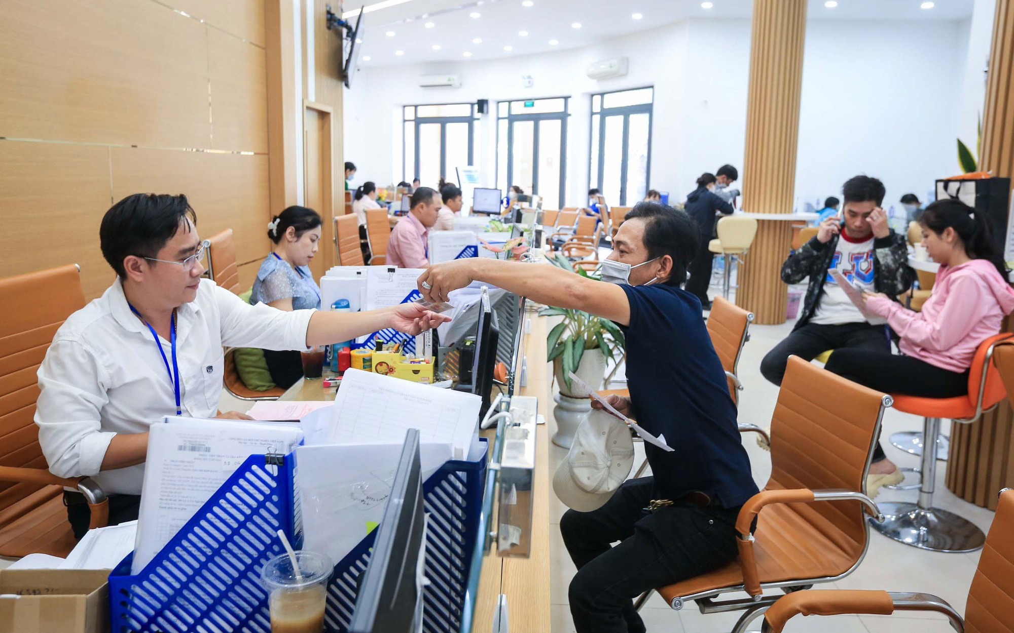 Chưa hưởng lương đại học có được tiếp nhận vào công chức?