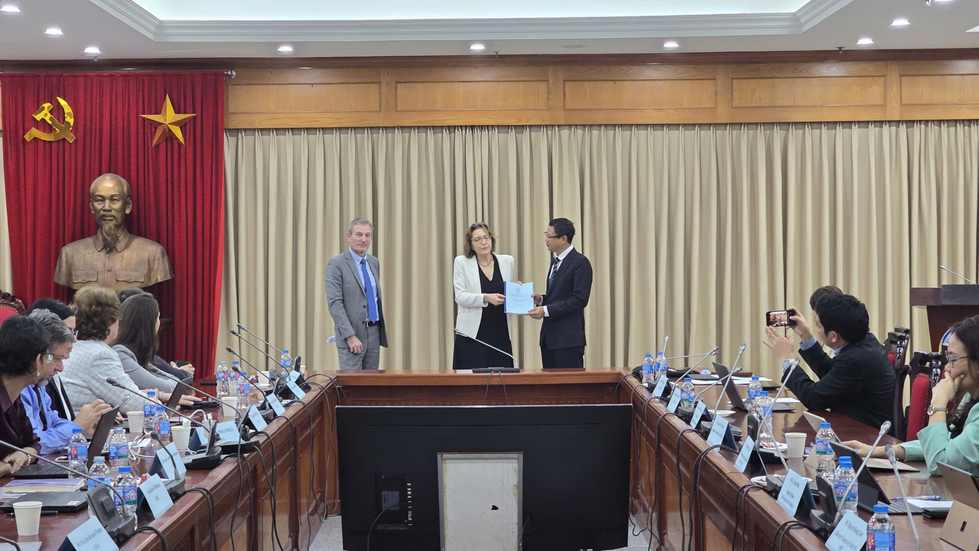 Việt Nam tiếp cận điện hạt nhân bài bản, phù hợp chuẩn mực quốc tế- Ảnh 1. Việt Nam tiếp cận điện hạt nhân bài bản, phù hợp chuẩn mực quốc tế- Ảnh 1.