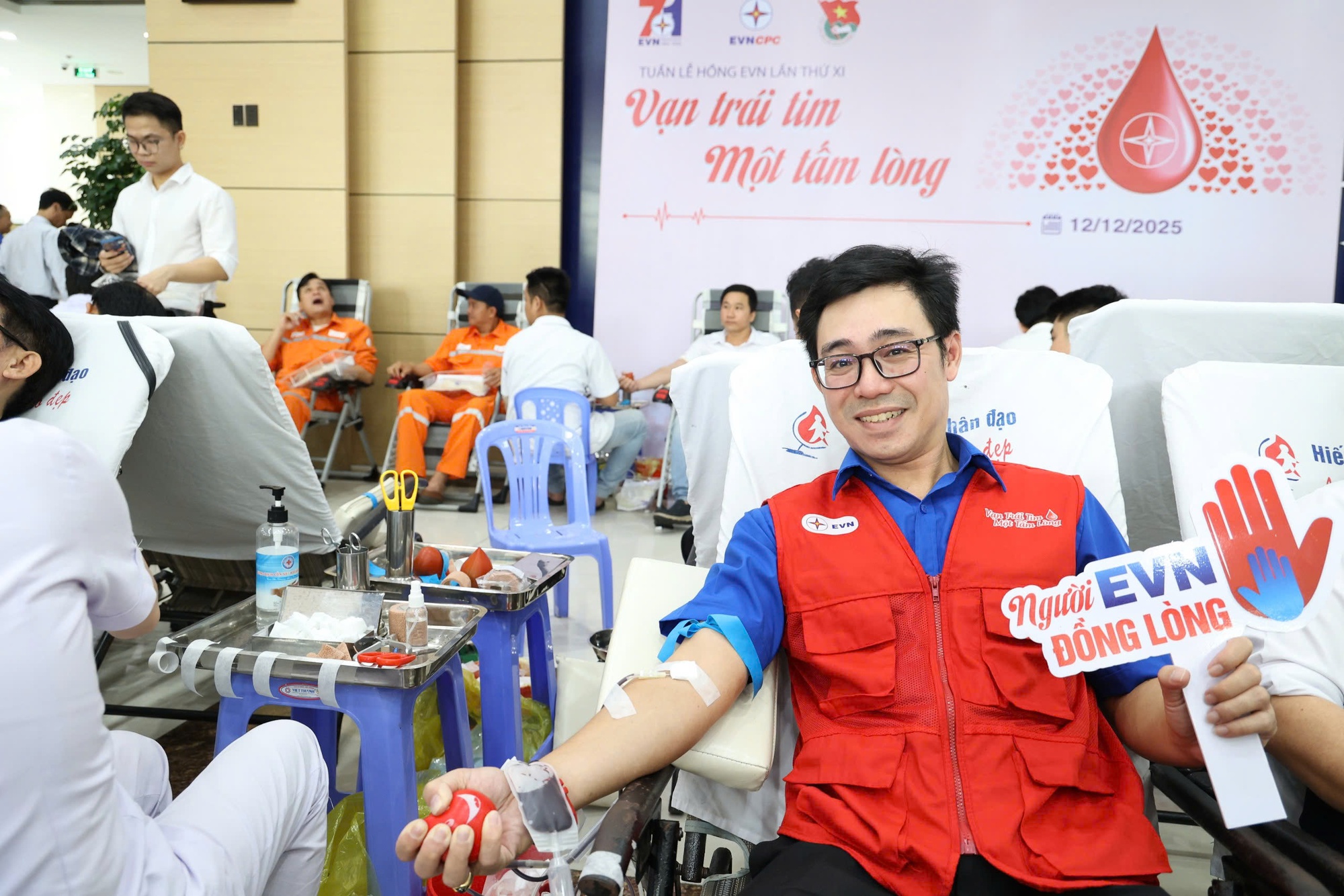 EVNCPC triển khai Tuần lễ hồng, hiến hơn 650 đơn vị máu- Ảnh 1. EVNCPC triển khai Tuần lễ hồng, hiến hơn 650 đơn vị máu- Ảnh 1.