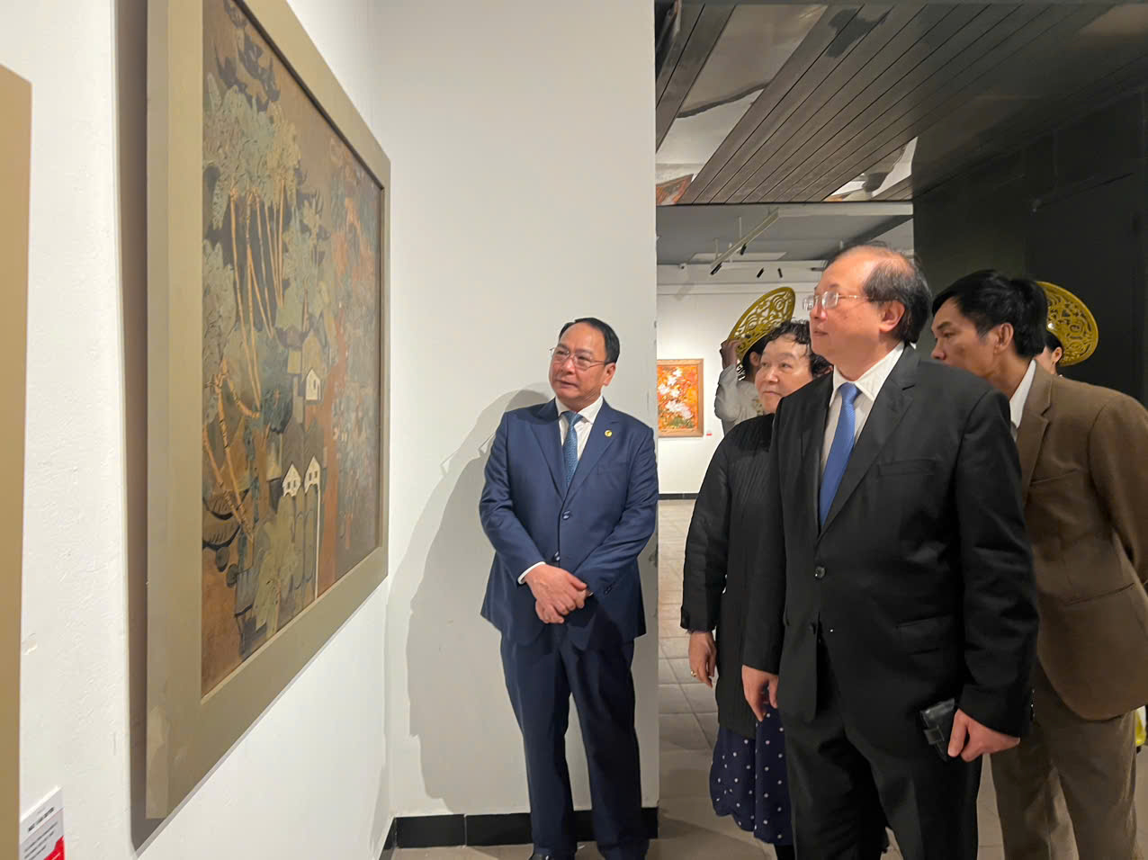 Khai mạc Triển lãm nghệ thuật sơn mài hướng tới chào mừng Đại hội Đảng toàn quốc lần thứ XIV- Ảnh 2. Khai mạc Triển lãm nghệ thuật sơn mài hướng tới chào mừng Đại hội Đảng toàn quốc lần thứ XIV- Ảnh 2.