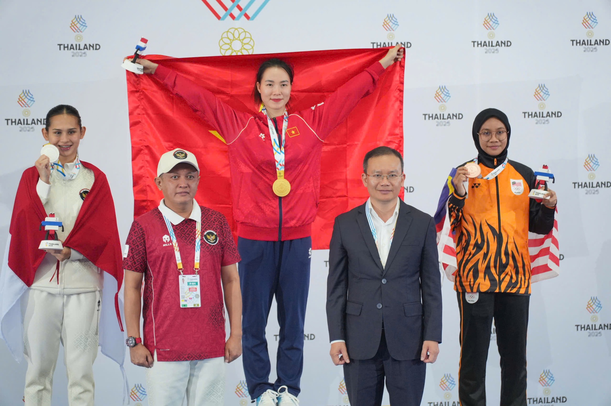 SEA Games 33: Đoàn Thể thao Việt Nam tiếp tục 'cơn mưa' vàng- Ảnh 1. SEA Games 33: Đoàn Thể thao Việt Nam tiếp tục 'cơn mưa' vàng- Ảnh 1.