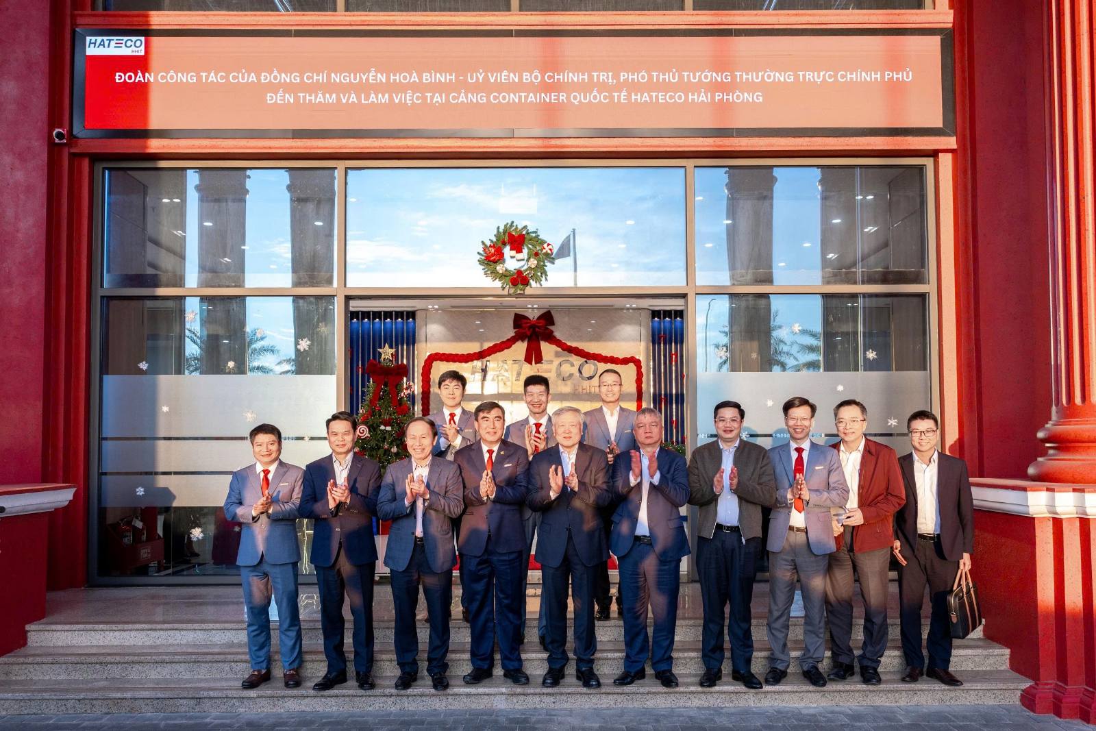 Phó Thủ tướng Thường trực Nguyễn Hòa Bình thăm Cảng container Quốc tế Hateco Hải Phòng- Ảnh 7.