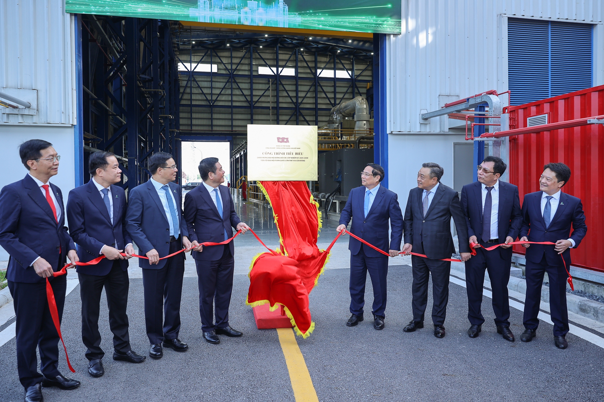 Thủ tướng khánh thành nhà máy điện LNG đầu tiên của Việt Nam – dự án kiểu mẫu, tiêu biểu về nhiều mặt- Ảnh 2. Thủ tướng khánh thành nhà máy điện LNG đầu tiên của Việt Nam – dự án kiểu mẫu, tiêu biểu về nhiều mặt- Ảnh 2.
