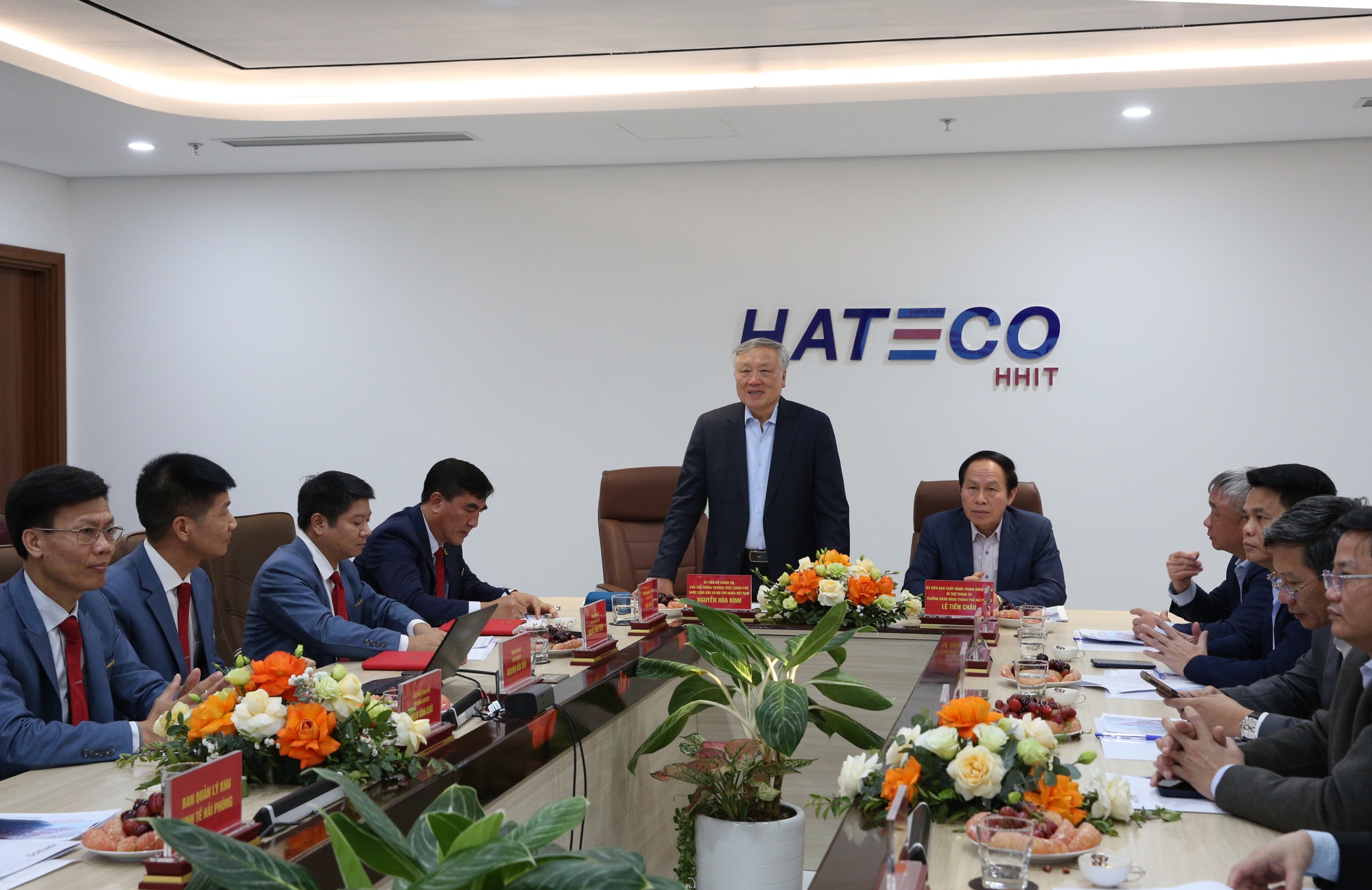 Phó Thủ tướng Thường trực Nguyễn Hòa Bình thăm Cảng container Quốc tế Hateco Hải Phòng- Ảnh 4. Phó Thủ tướng Thường trực Nguyễn Hòa Bình thăm Cảng container Quốc tế Hateco Hải Phòng- Ảnh 4.