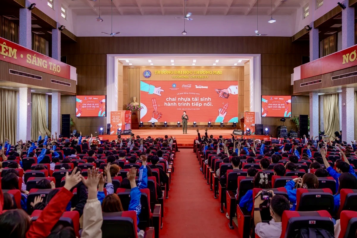 Coca-Cola mở rộng chương trình ‘Chai nhựa tái sinh, hành trình tiếp nối’ đến Hà Nội- Ảnh 1. Coca-Cola mở rộng chương trình ‘Chai nhựa tái sinh, hành trình tiếp nối’ đến Hà Nội- Ảnh 1.