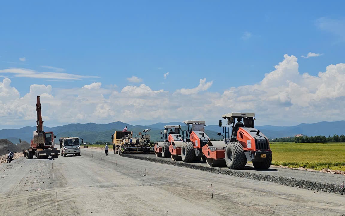 Khắc phục khó khăn, cao tốc Chí Thạnh-Vân Phong quyết tâm 'cán đích' cuối năm 2025