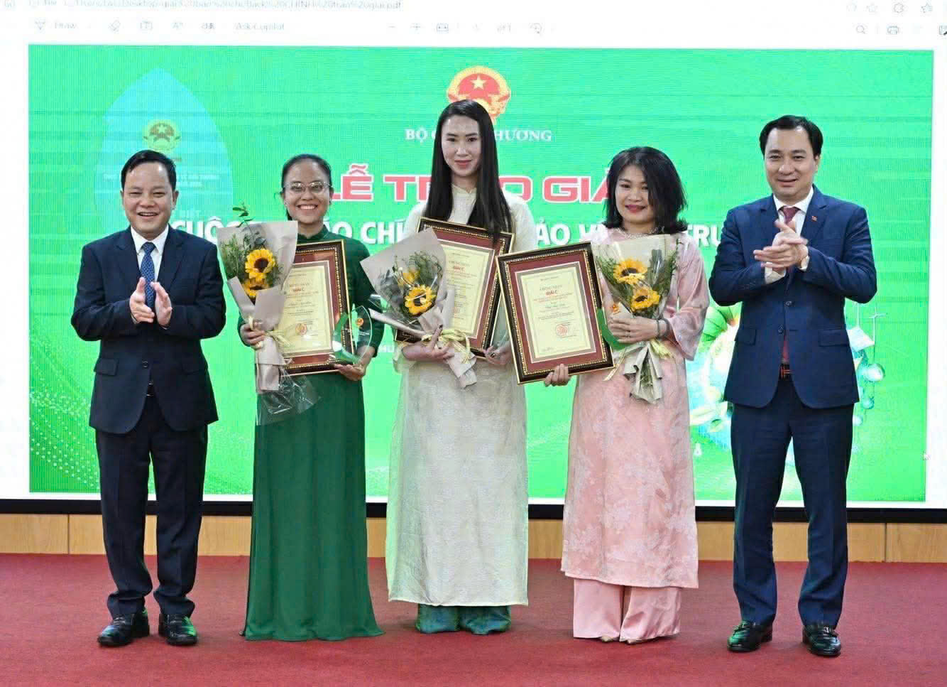 20 tác phẩm đoạt giải Báo chí viết về Bảo vệ môi trường ngành Công Thương- Ảnh 3. 20 tác phẩm đoạt giải Báo chí viết về Bảo vệ môi trường ngành Công Thương- Ảnh 3.