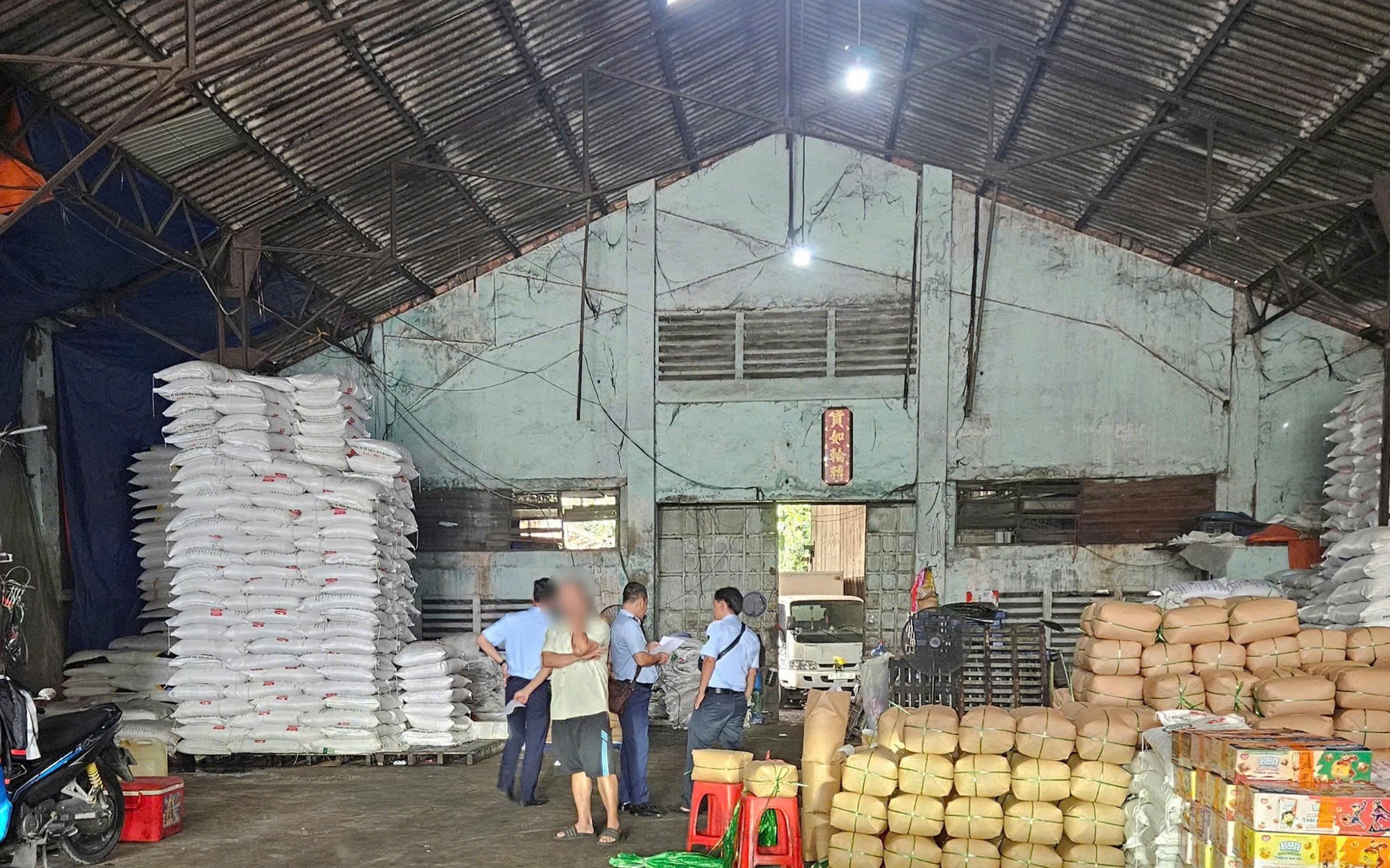 Phát hiện, xử lý hơn 23.000 vụ vi phạm thị trường trong năm 2025